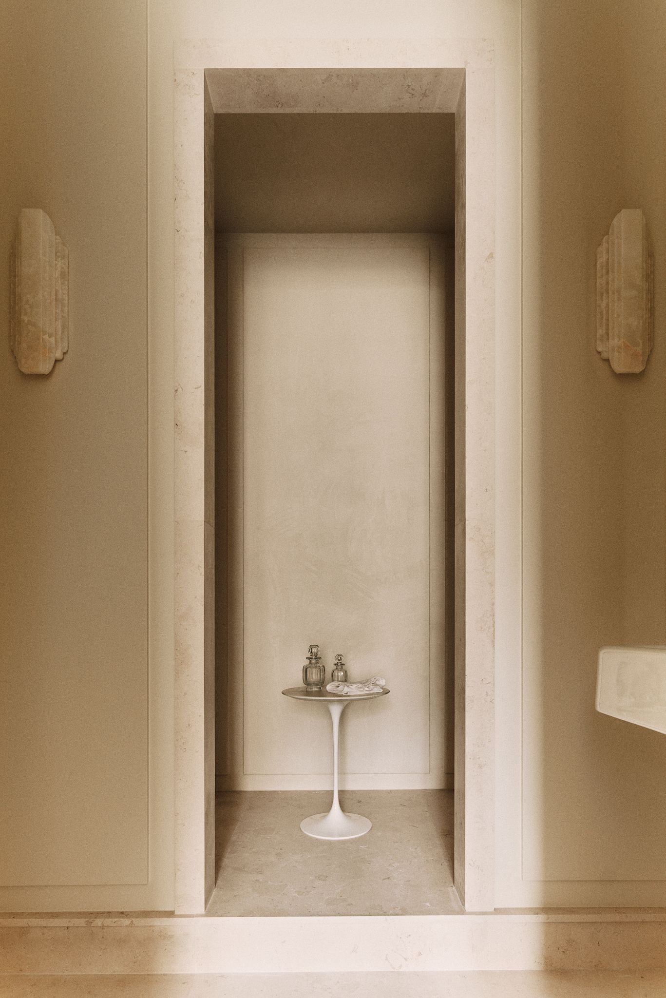 巴黎400平米单色弧形公寓丨法国巴黎丨Marika Dru及其团队Atelier MKD-51