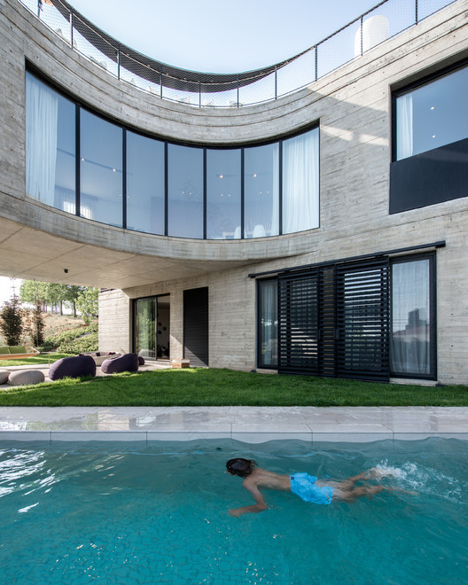 雪上度假胜地中的曲线住宅-33