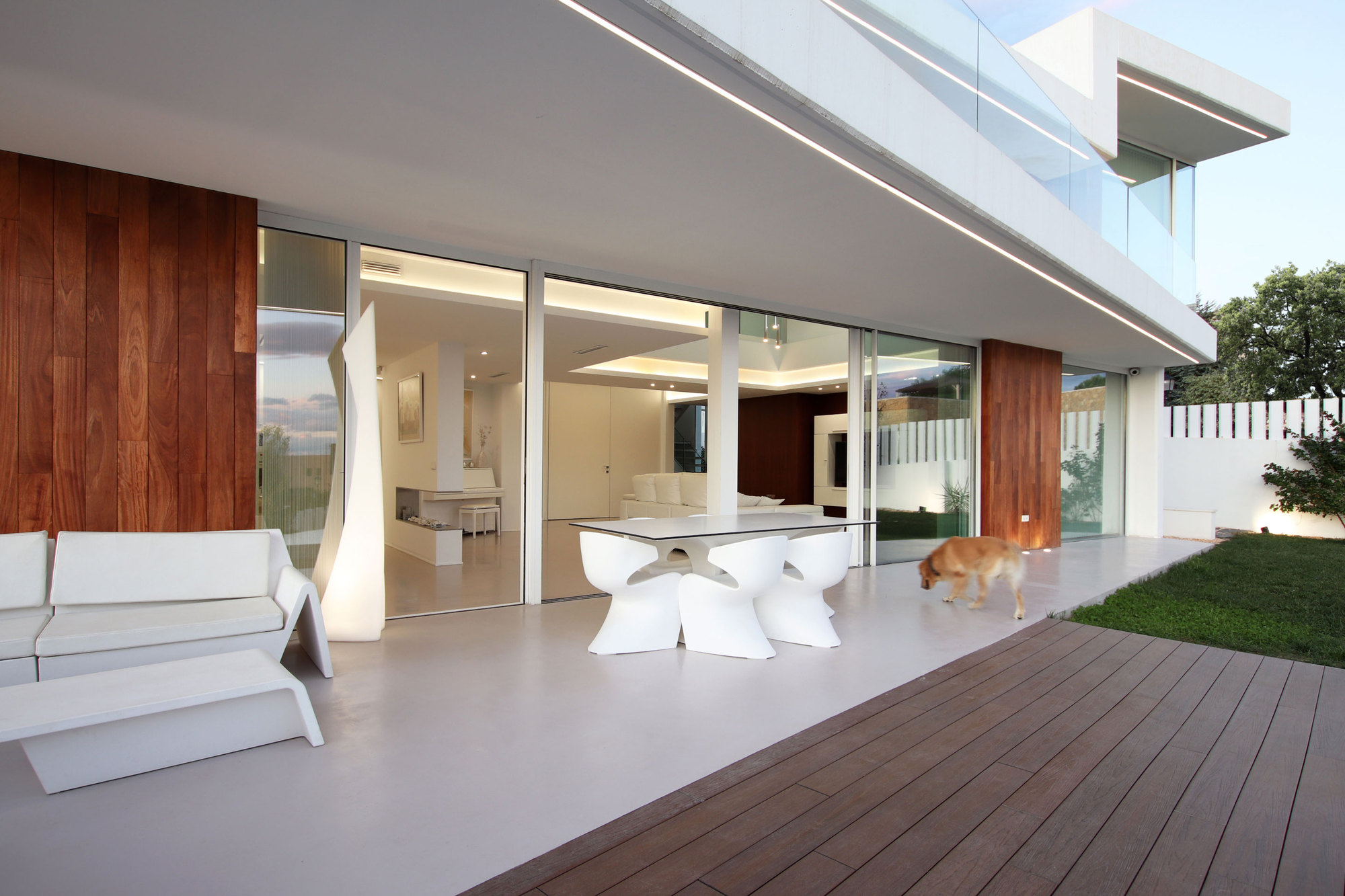 复杂地块上的曲线别墅设计-1