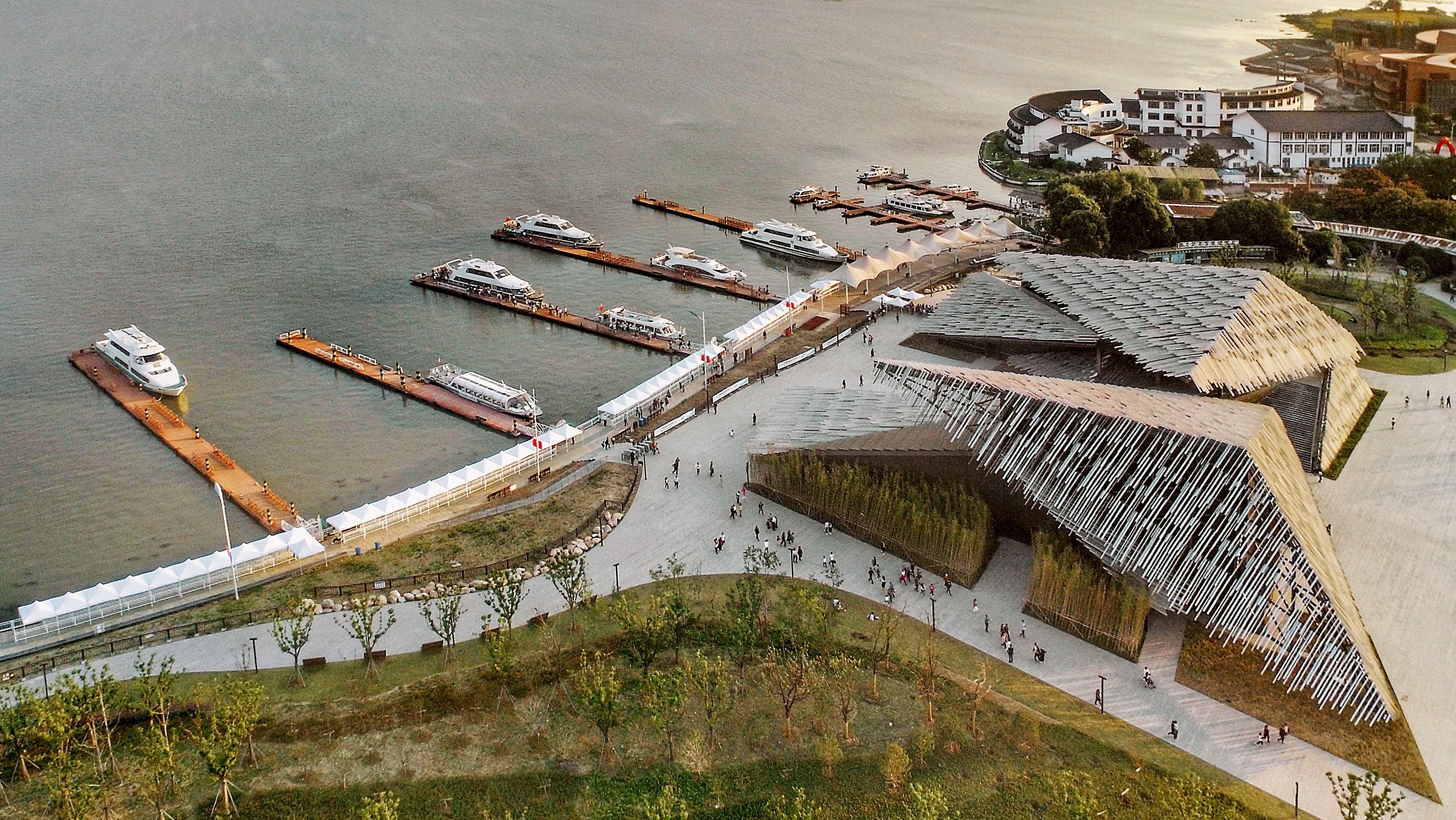 苏州阳澄湖游客中心——融合美食与景观的创意设计-0