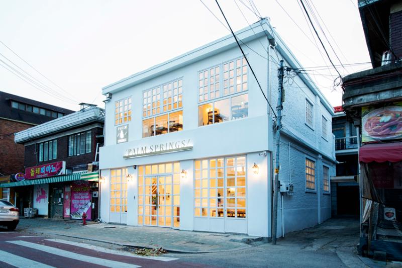 简约时尚的 60 平米咖啡厅设计-12