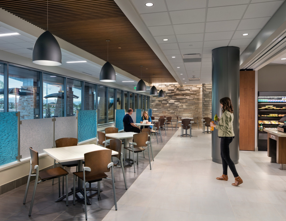 UCHealth 朗斯峰医院丨美国科罗拉多丨EYP Architecture & Engineering-10