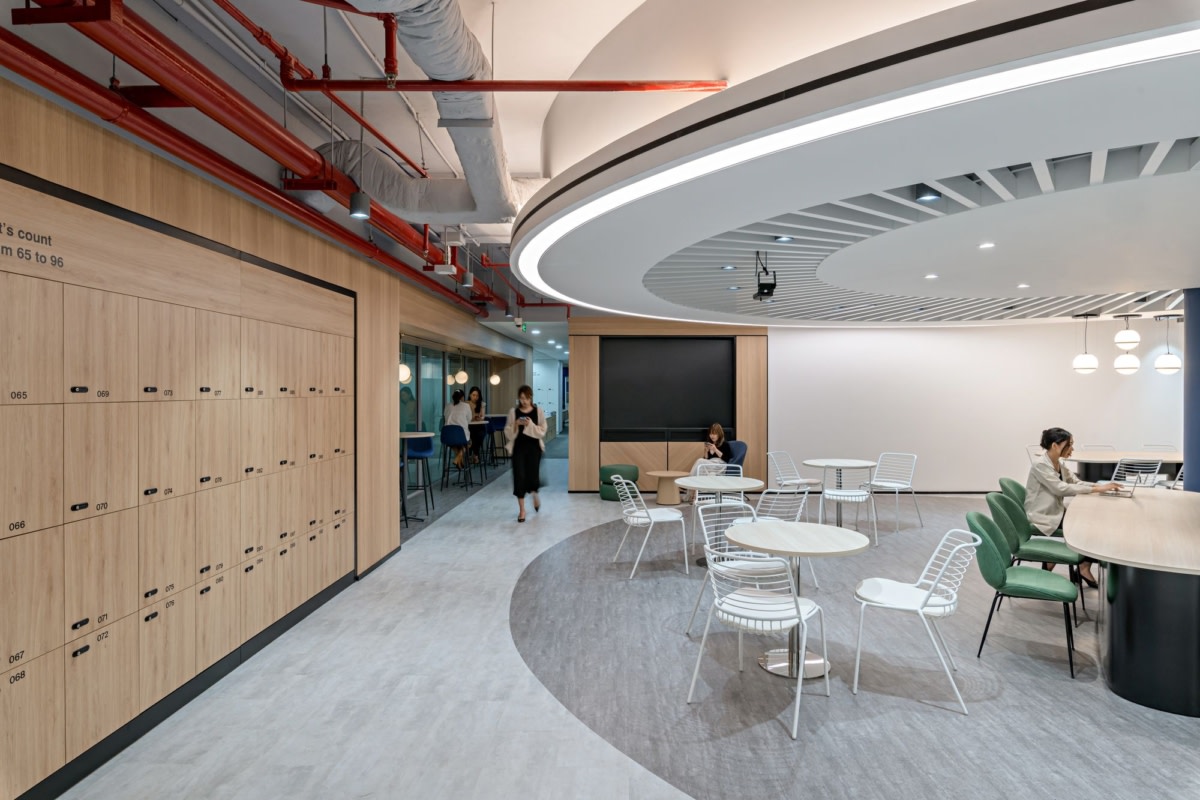 越南胡志明市 Kuehne + Nagel 办公室丨ADP Architects-11