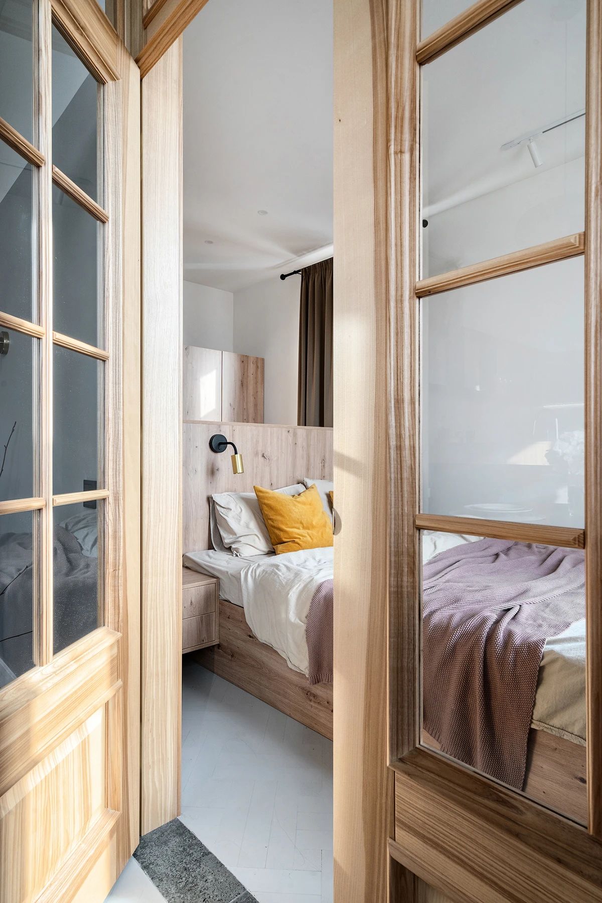 质朴原木单身公寓丨Oleksandr Maly-23