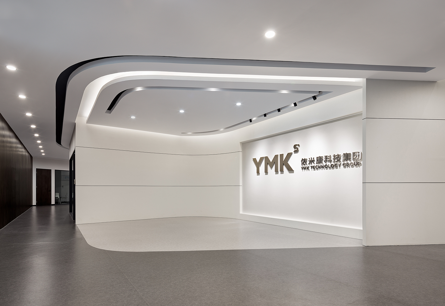 极简黑白灰—GDE·弘雅 塑造时尚办公空间-1