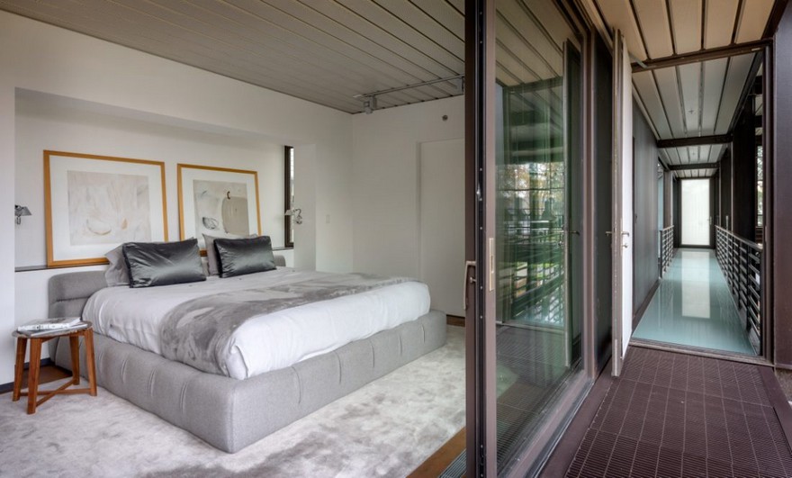 Contemporary Industrial House Features an Expressive Interior of Raw Steel-14