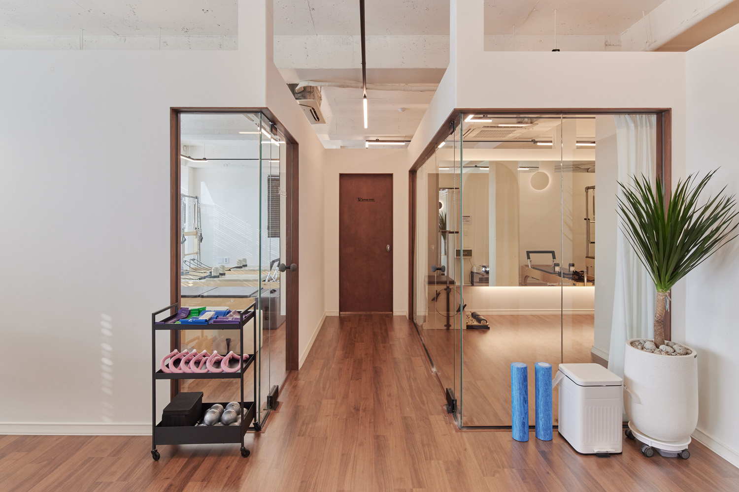 白色与木色，打造高级设计感的 30 平米公寓-3