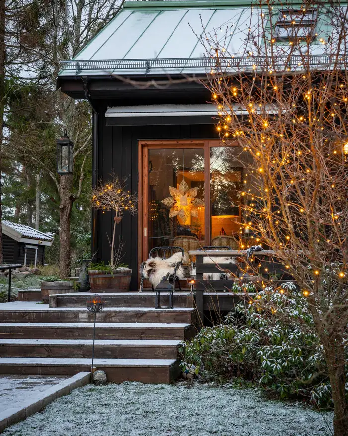 瑞典森林小屋的圣诞装饰设计-12