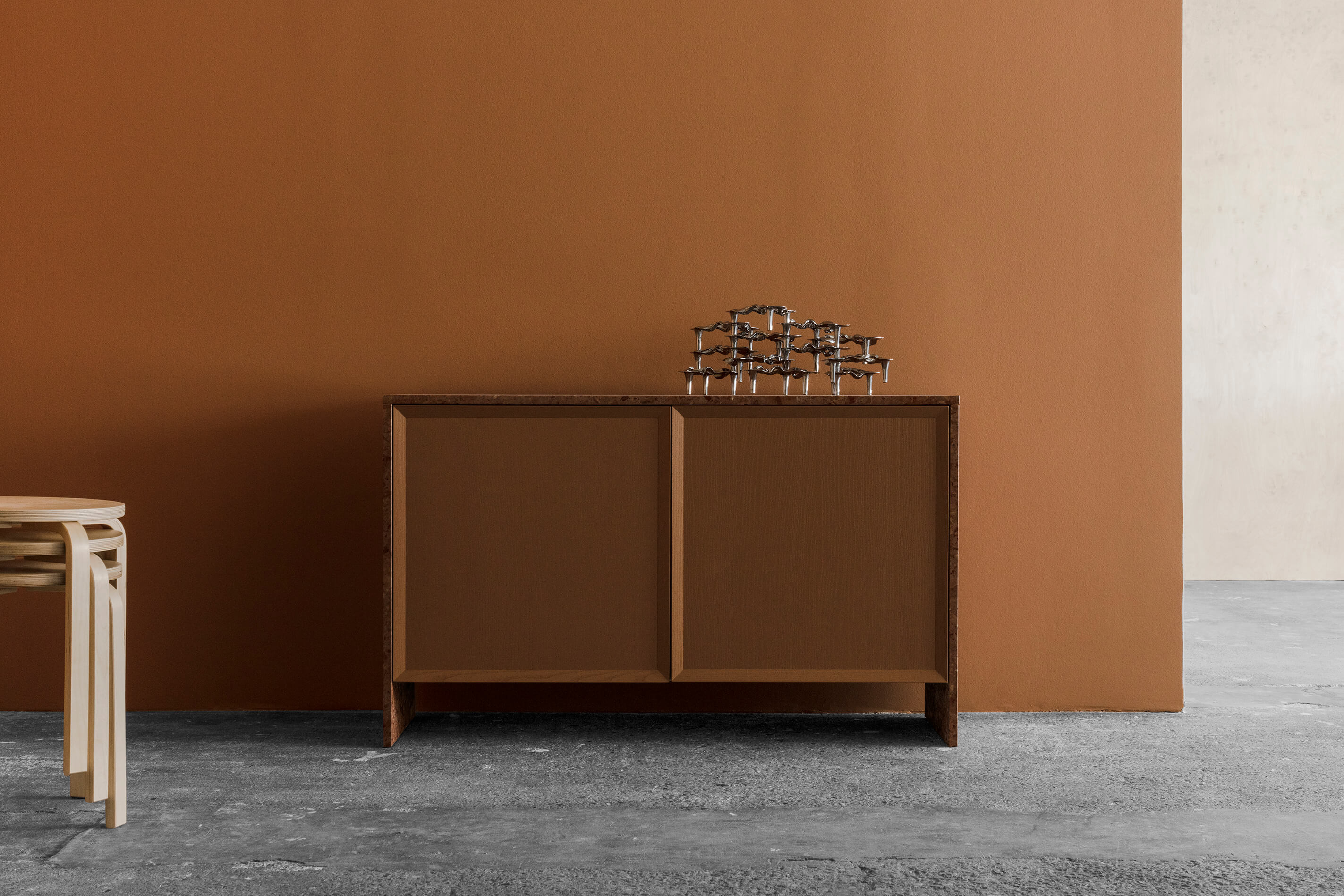 二四餐具柜设计 | 融合传统与现代的雕塑之作-3