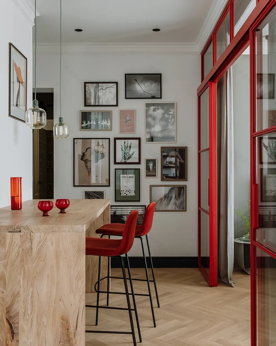 Красный винтерьере: дизайн квартиры 100 кв. метров-13