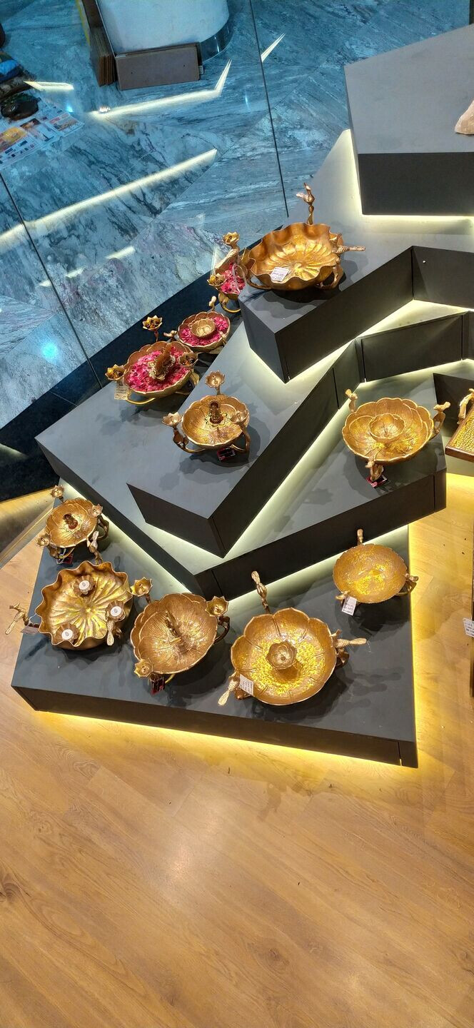 IC04 · 深灰洞穴中的珍宝展示-22