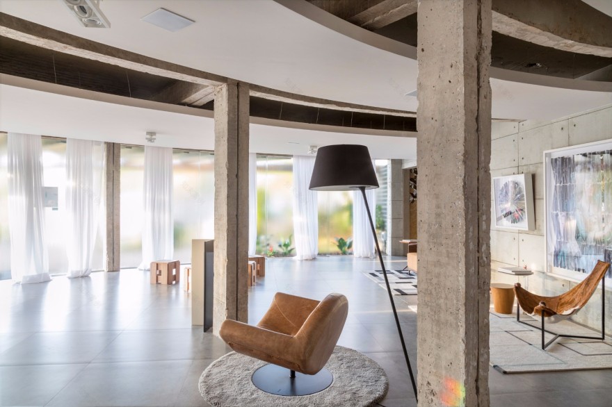 原始混凝土的现代表达:巴西利亚 6 One 艺廊-8