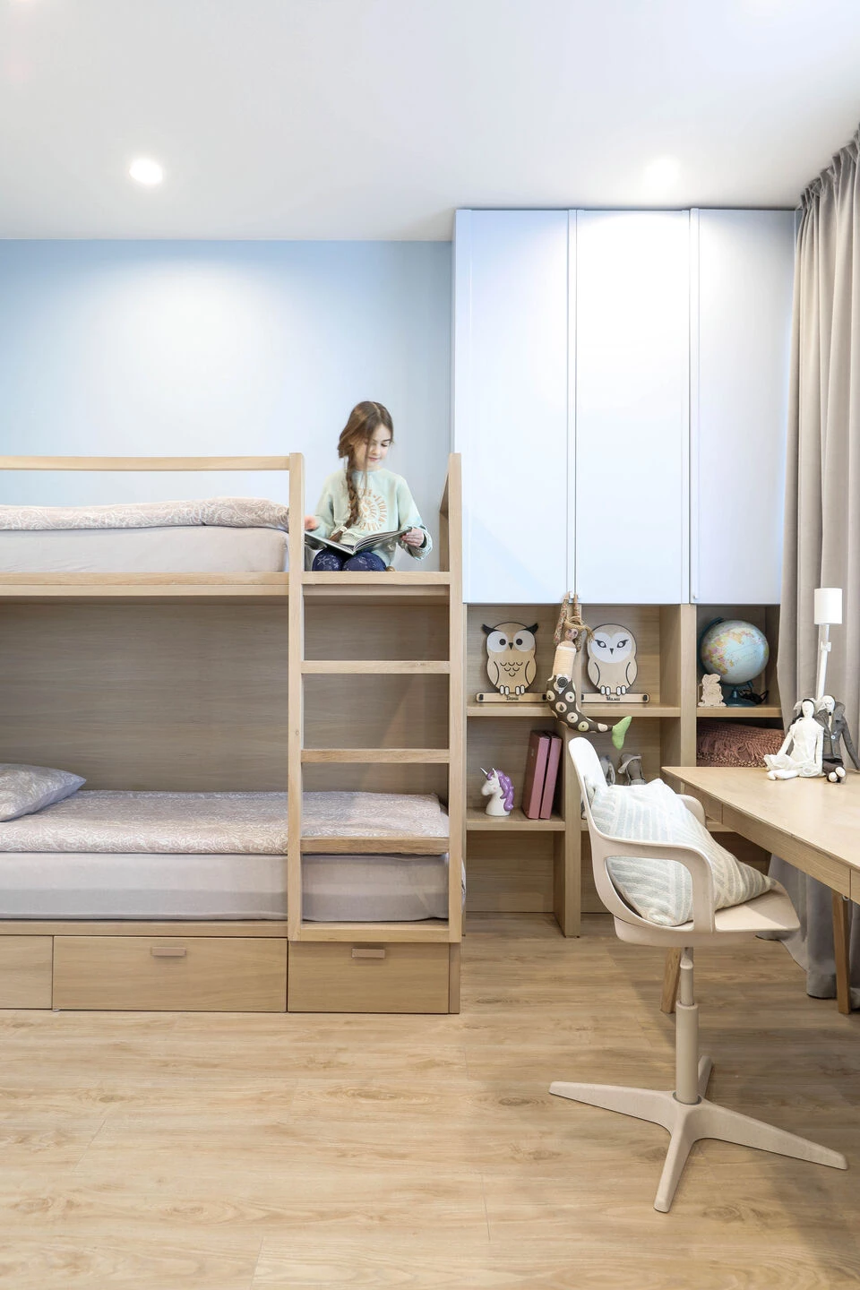 色彩项目 · 充满艺术气息的 2021 年家庭公寓设计丨保加利亚布尔加斯丨Think Forward-25