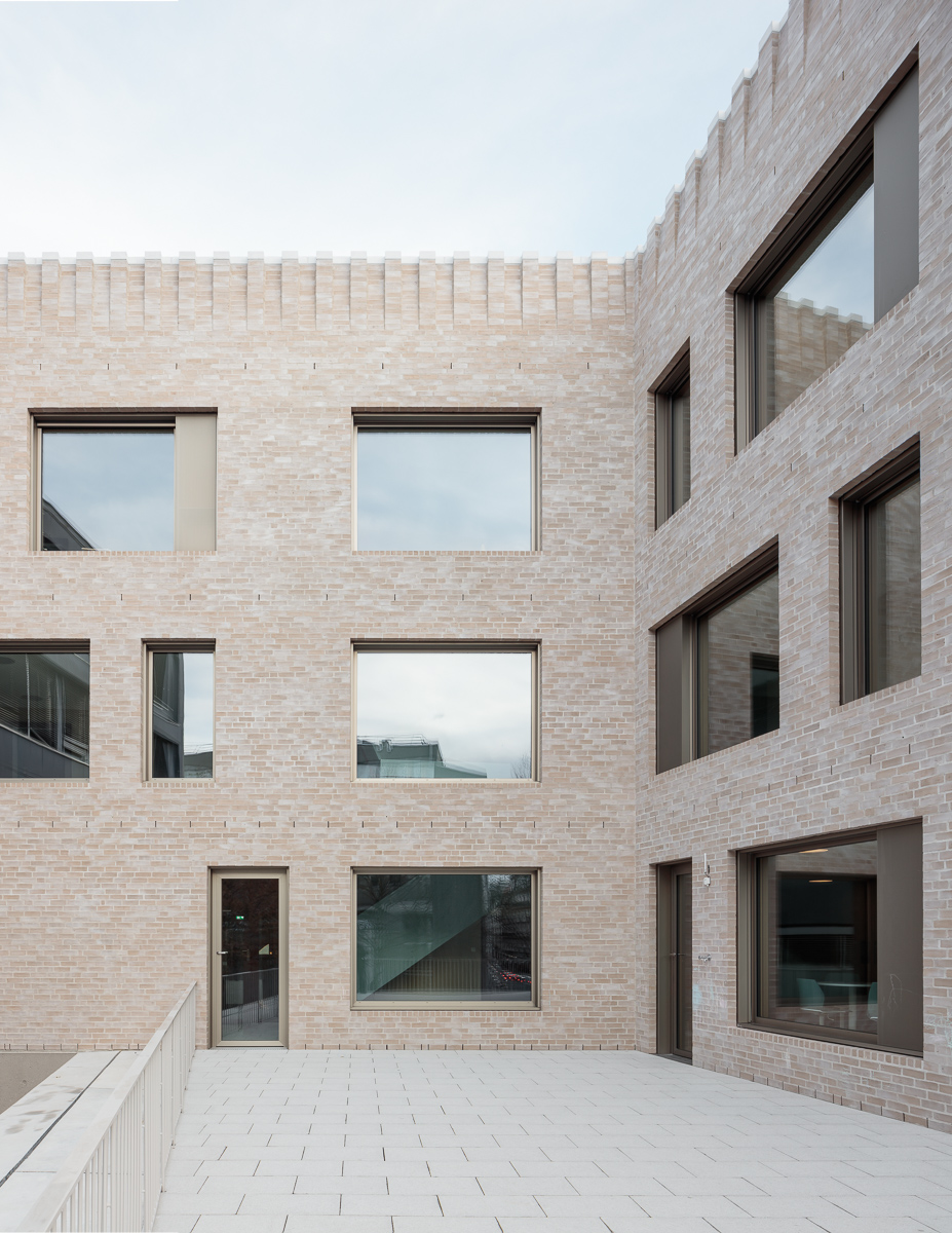 意大利 Jonction 社区服务楼丨Lacroix Chessex-33