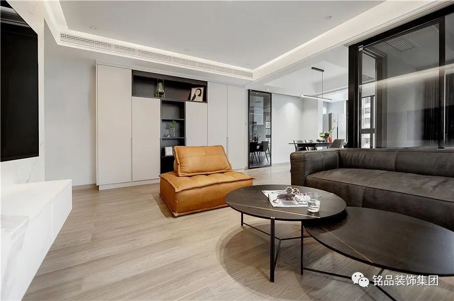 都市精英的简约家居,空间利用与高级感完美融合-9