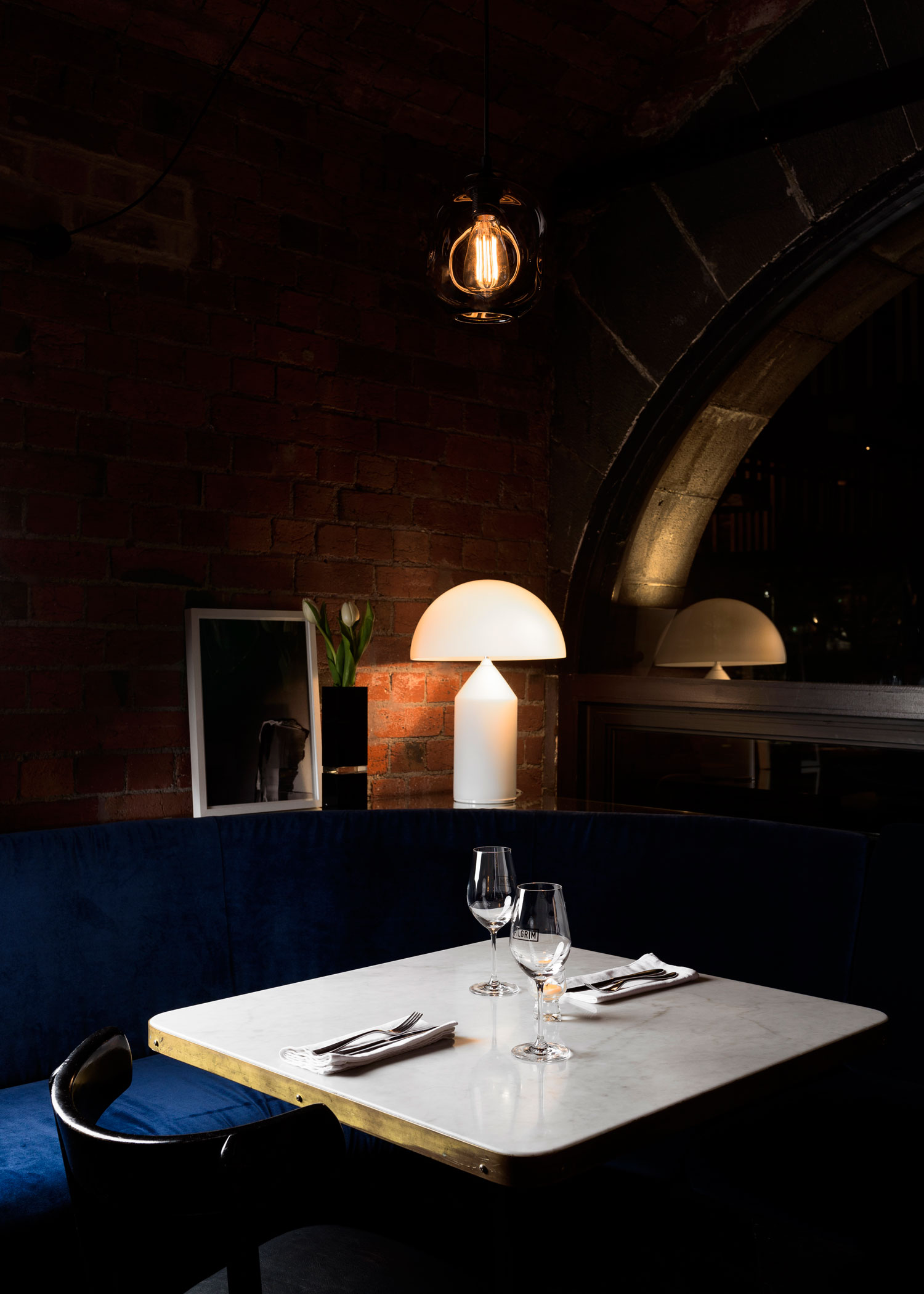 墨尔本地下酒吧“朝圣者” 造现代神秘空间-5