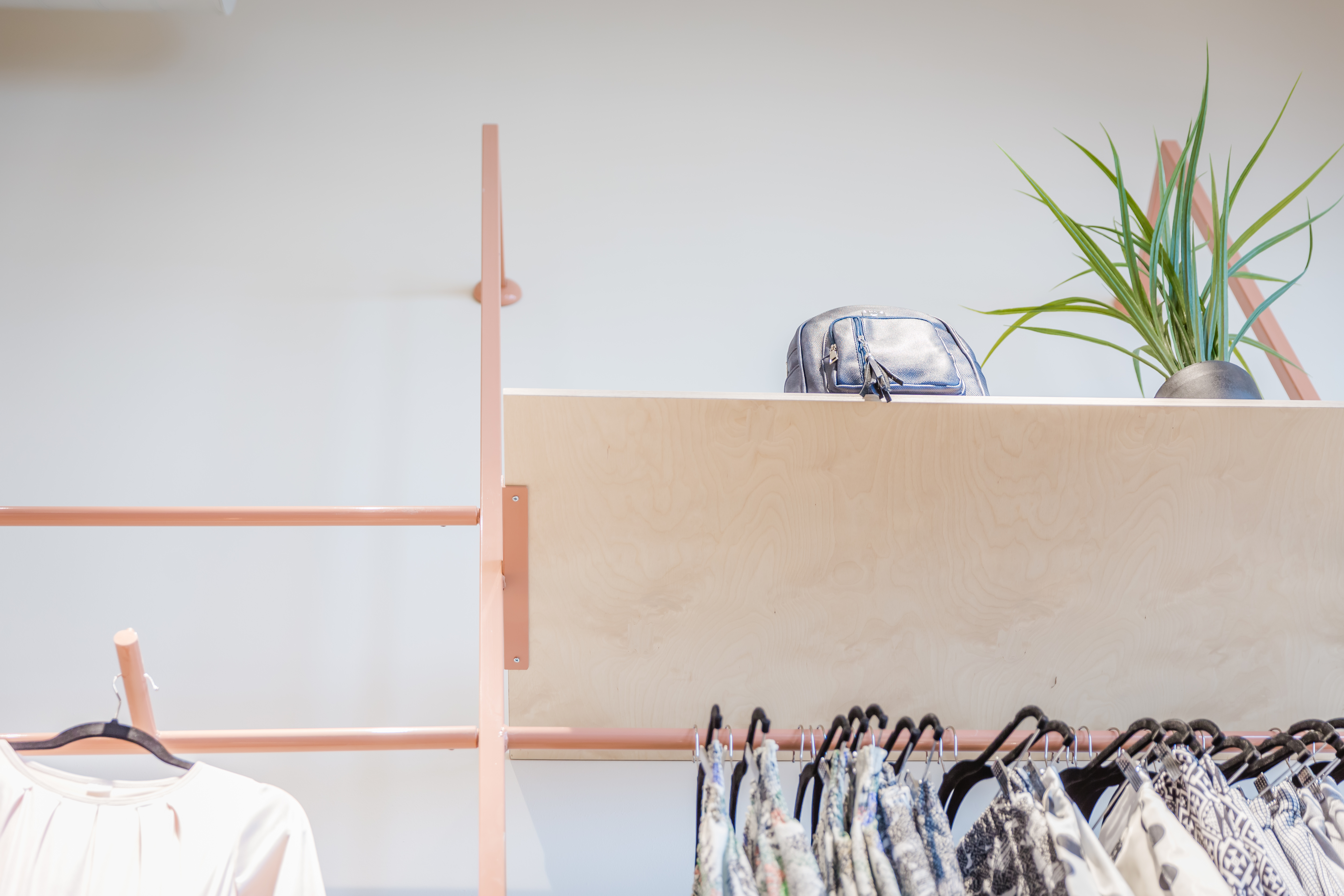 温馨简约的女性服装店-9