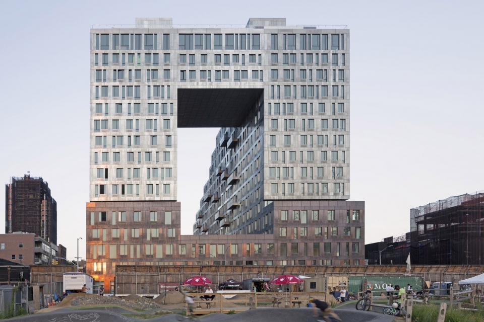 纽约布鲁克林 325 Kent 公寓，工业风设计融入社区-3