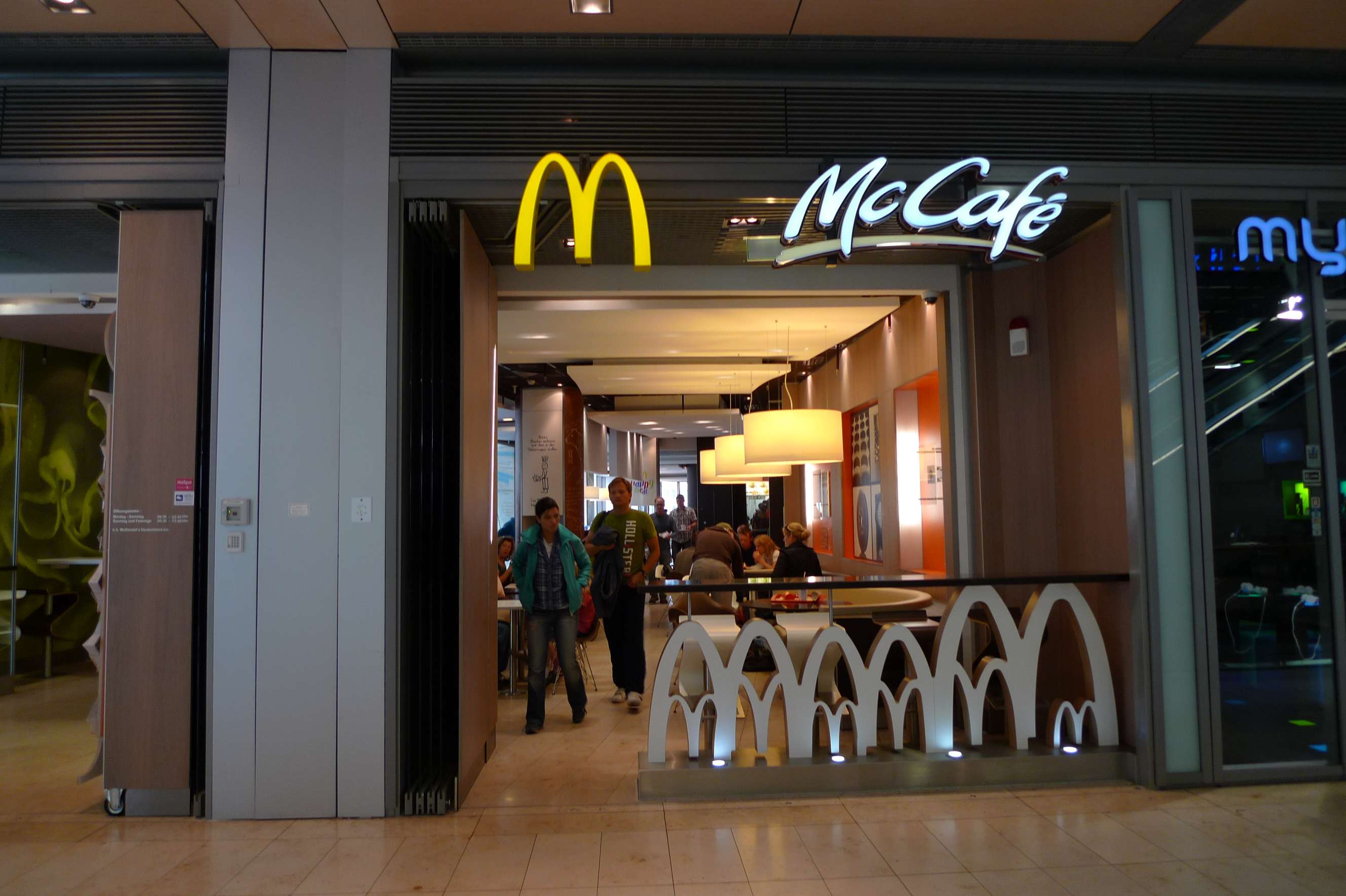 法国某麦当劳餐厅-0