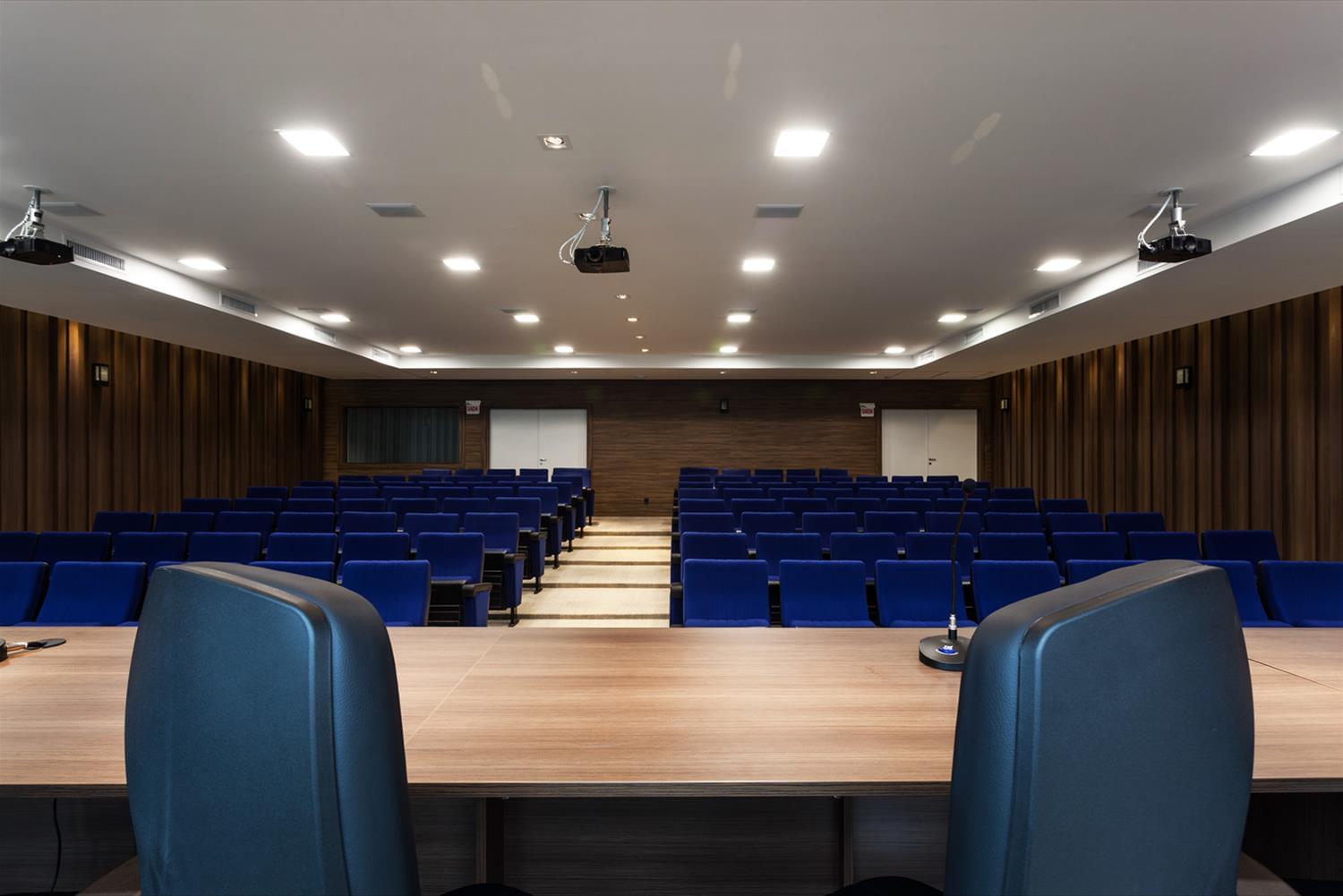 FCDL 行政大楼 | 现代设计与环保理念的完美结合-16