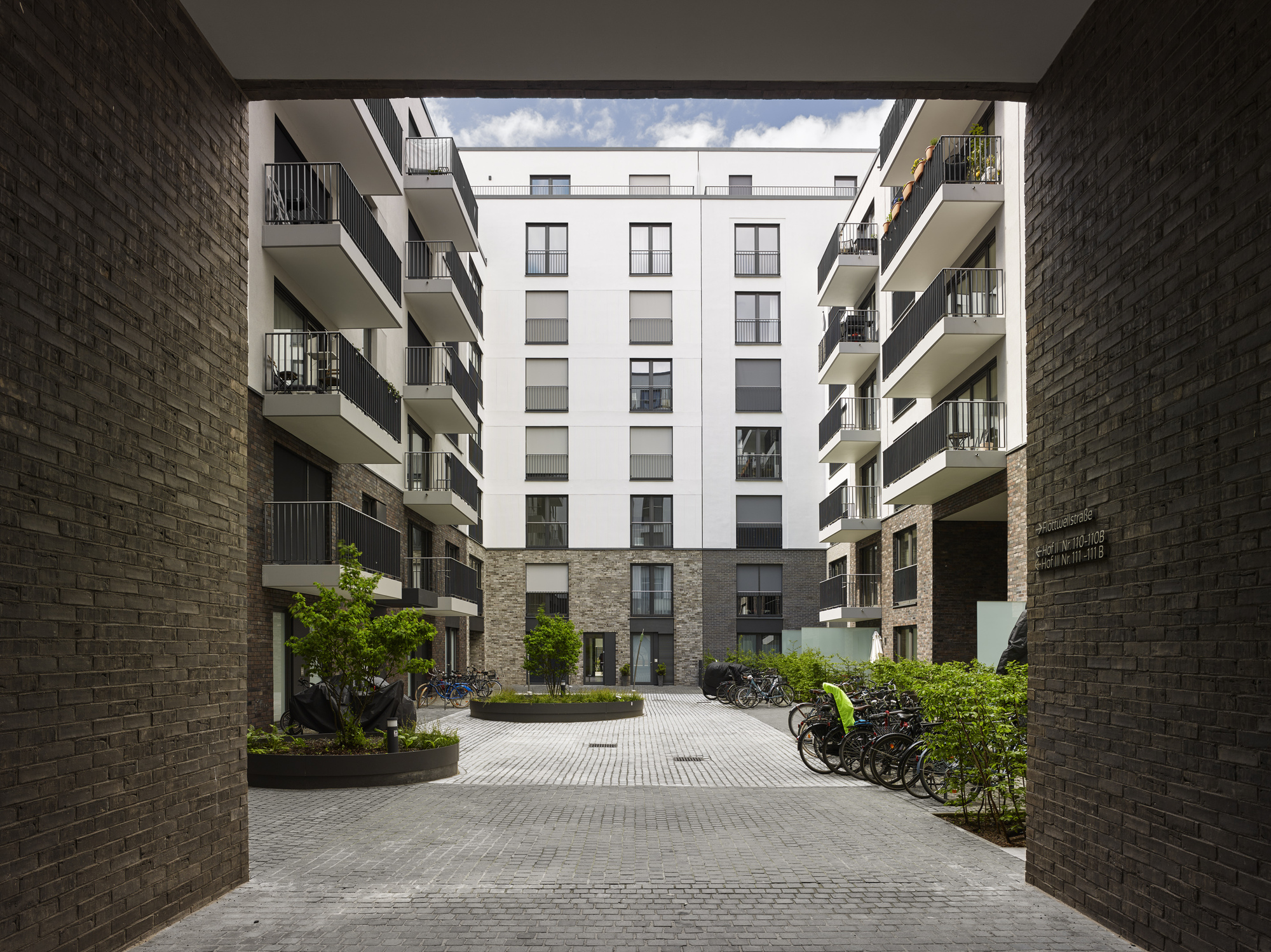 3 Hoefe Office and Residential Building  / Tchoban Voss Architekten-46