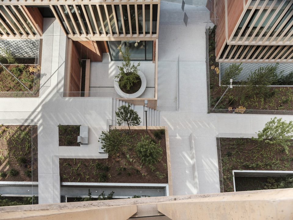 西班牙 Cornes Espacio 住宅楼 | 工业风绿色住宅的典范-26