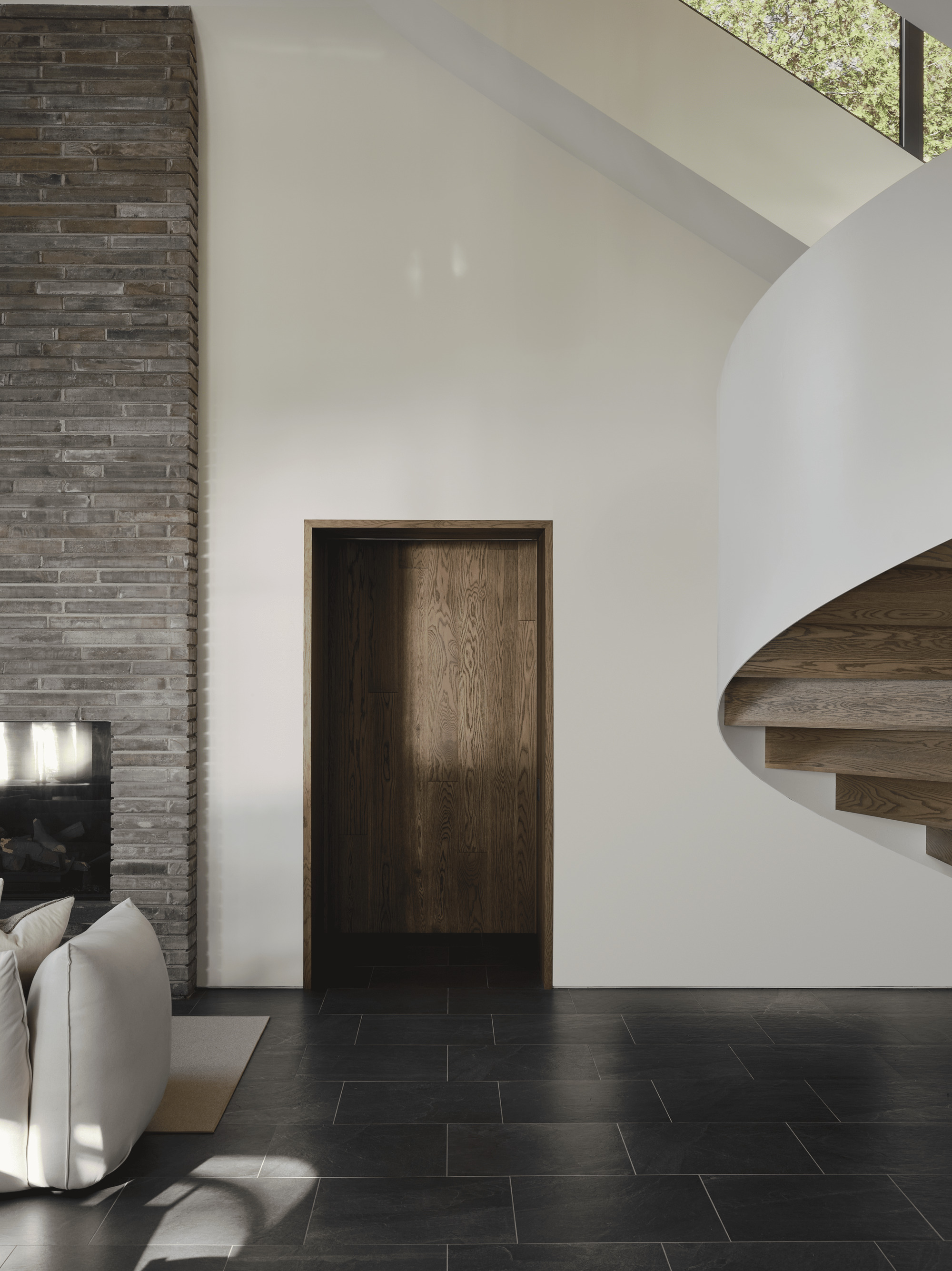 角屋；尖点之屋（注：Pointe在不同语境可能有角、尖端等意思，这里Maison de la Pointe直译为角之屋或尖端之屋，角屋表述相对简洁顺口，尖点之屋更体现原意，可根据具体背景选择） 丨加拿大丨YH2 Architecture-39