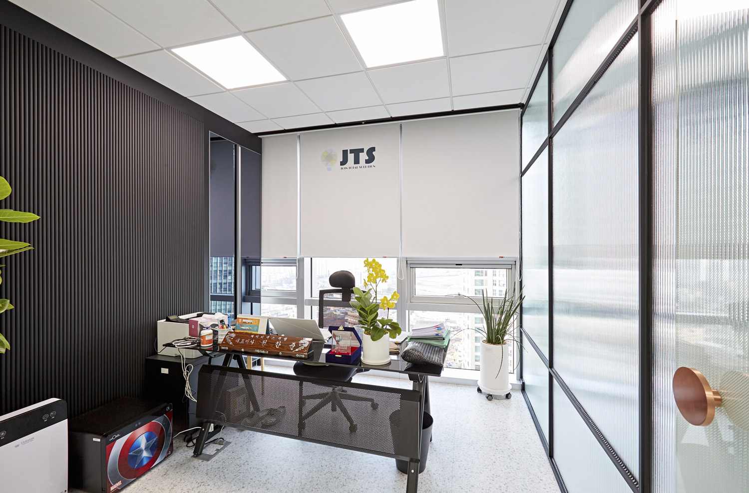 "34 平米水族公司办公室，极简舒适的室内设计"-13