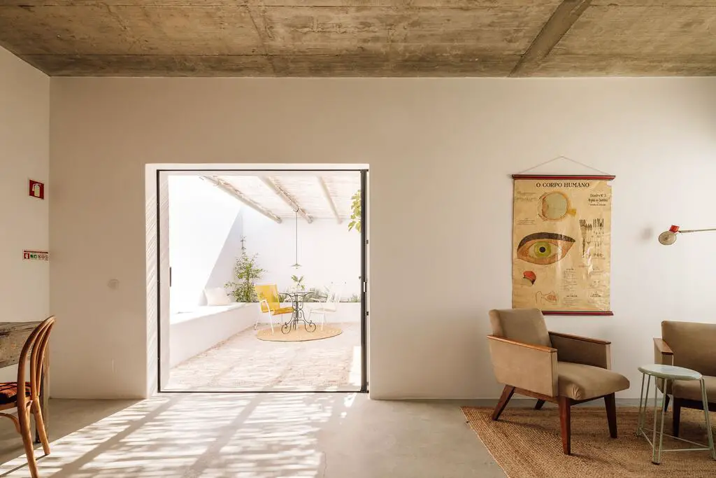 葡国古邮局变民宿,怀旧风情与现代设计的完美融合-8