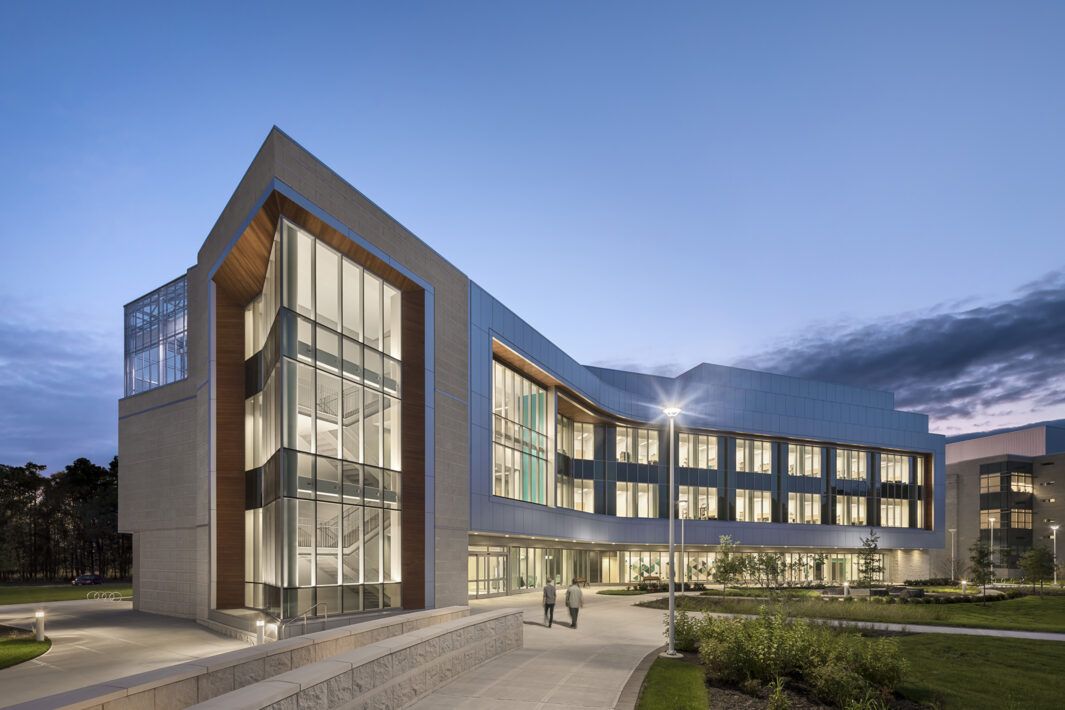 Stockton University: New Science Gateway Complex - Perkins Eastman-0