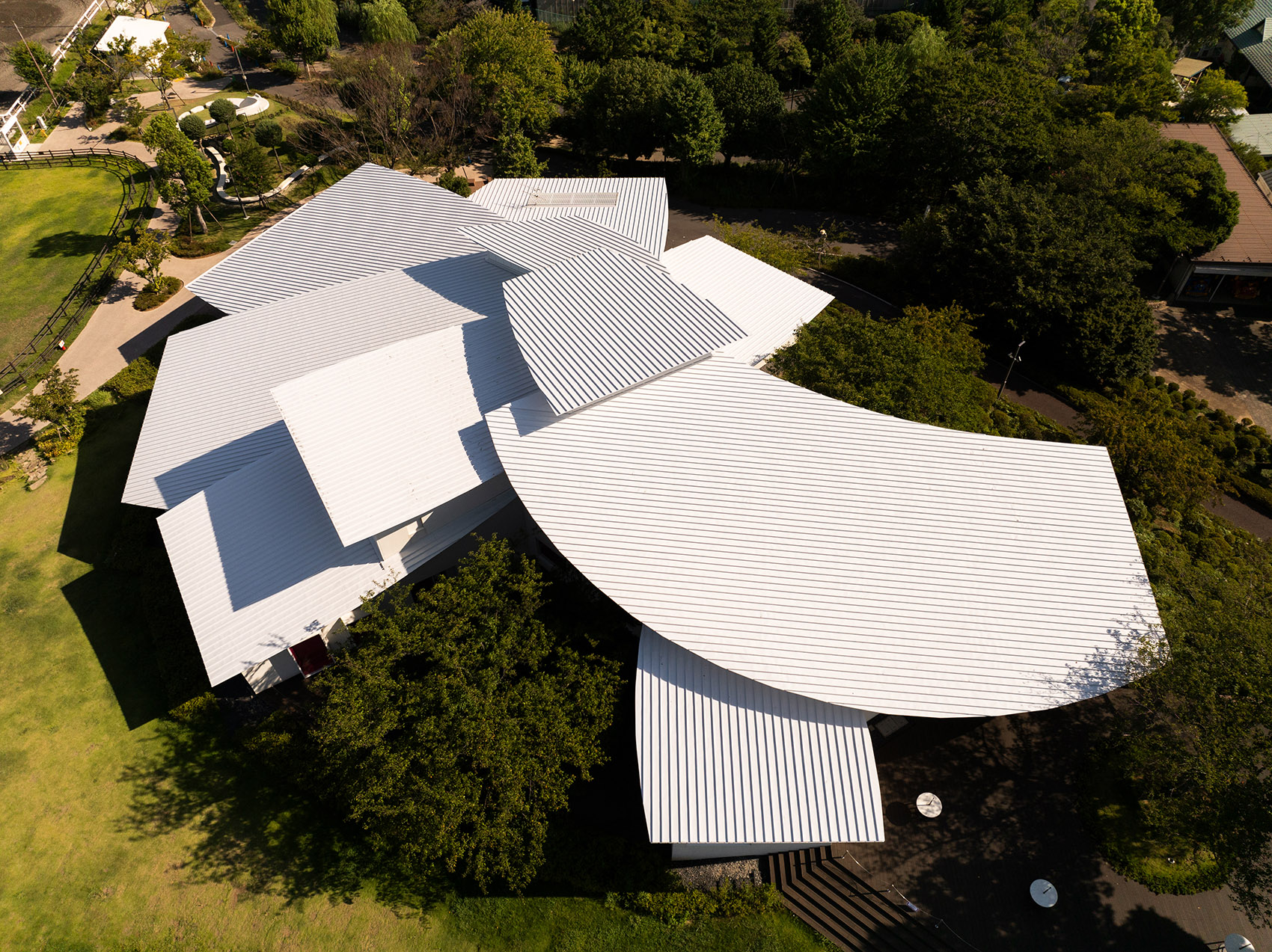 角野荣子儿童文学馆「魔法の文学馆」丨日本东京丨隈研吾建筑都市设计事务所-4