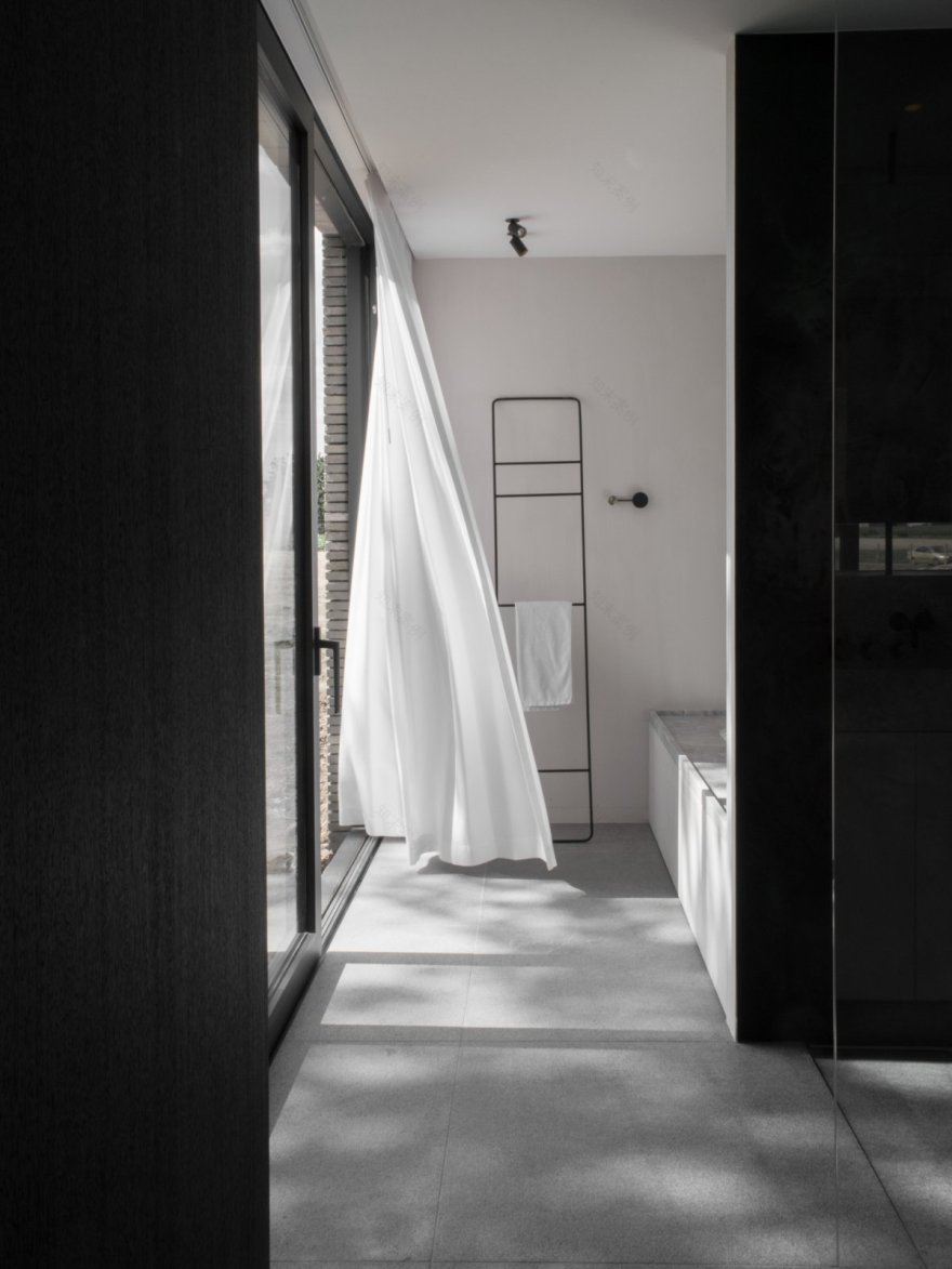 比利时 Flemish 景观中的极简主义宁静之家-13