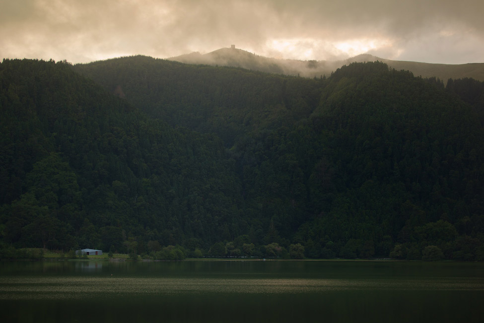 湖畔双砾，葡萄牙 / Aires Mateus-4