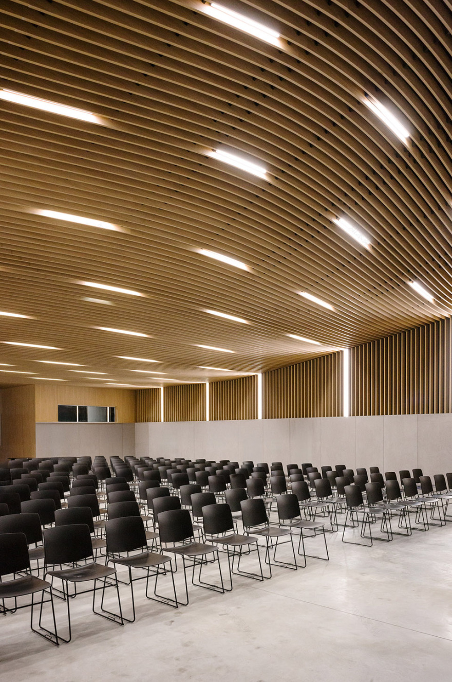 葡萄牙足球联盟新总部丨OODA-43