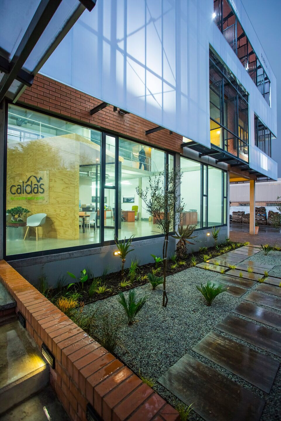 南非 Rubela Park Offices | 工业风绿建筑的典范-56