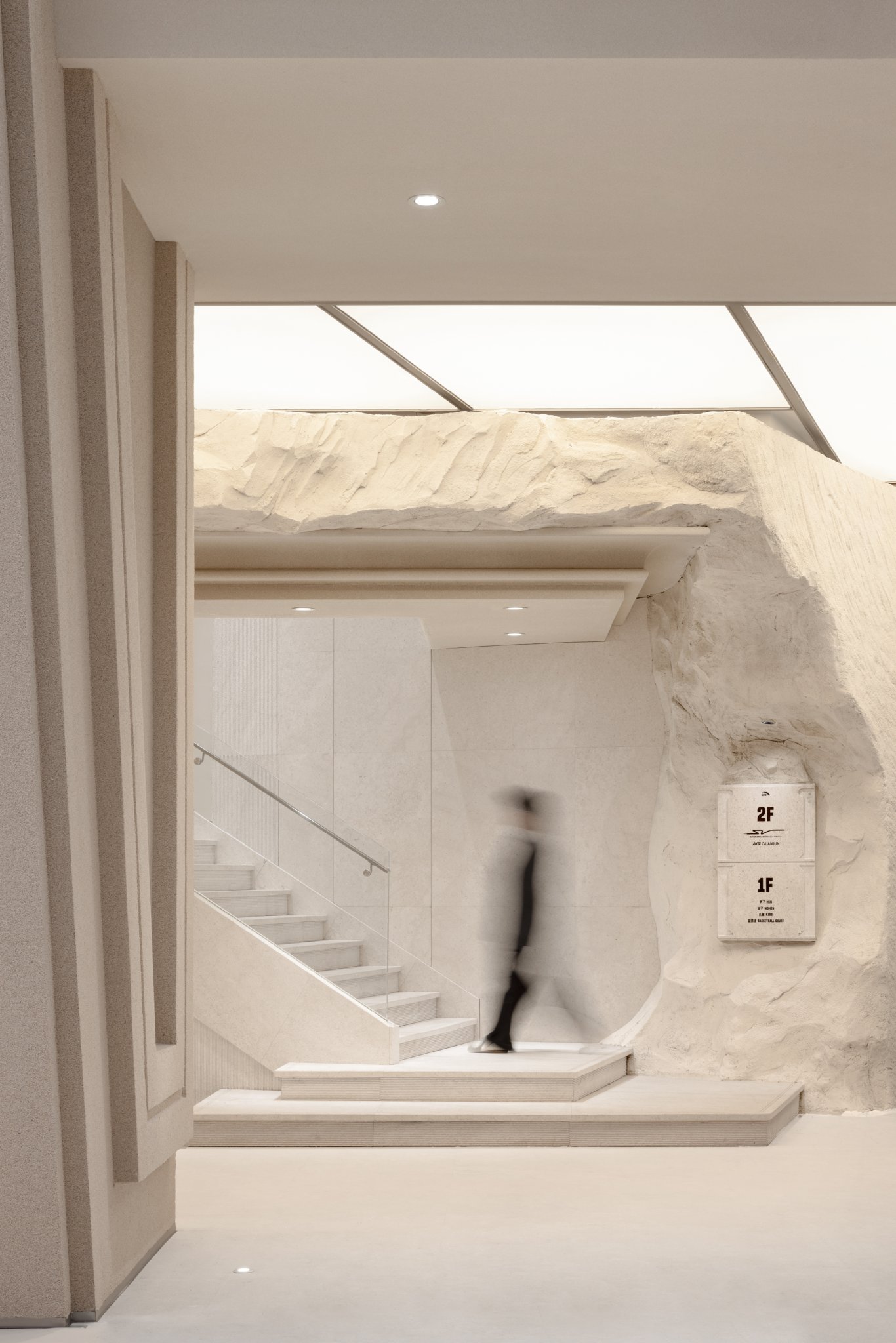 服装店丨中国深圳丨ANTA Space Creative,STILL YOUNG-46