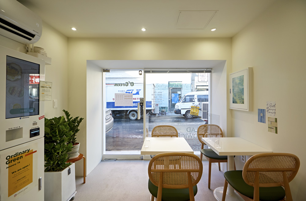 简约 13 坪咖啡厅，白色与原木打造温馨空间-7