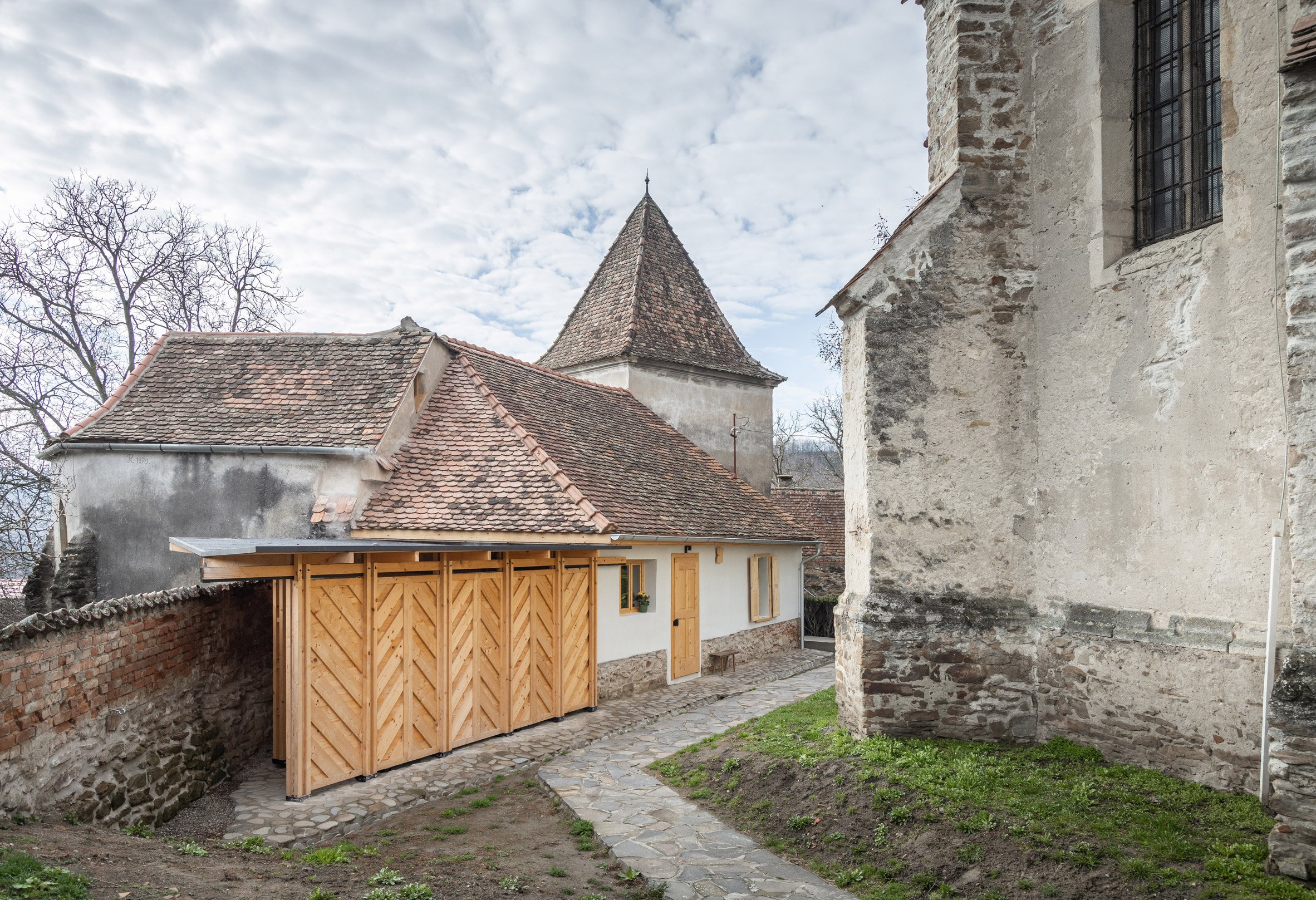 Modul 28 transforms fortified church in Transylvania into guesthouse-3