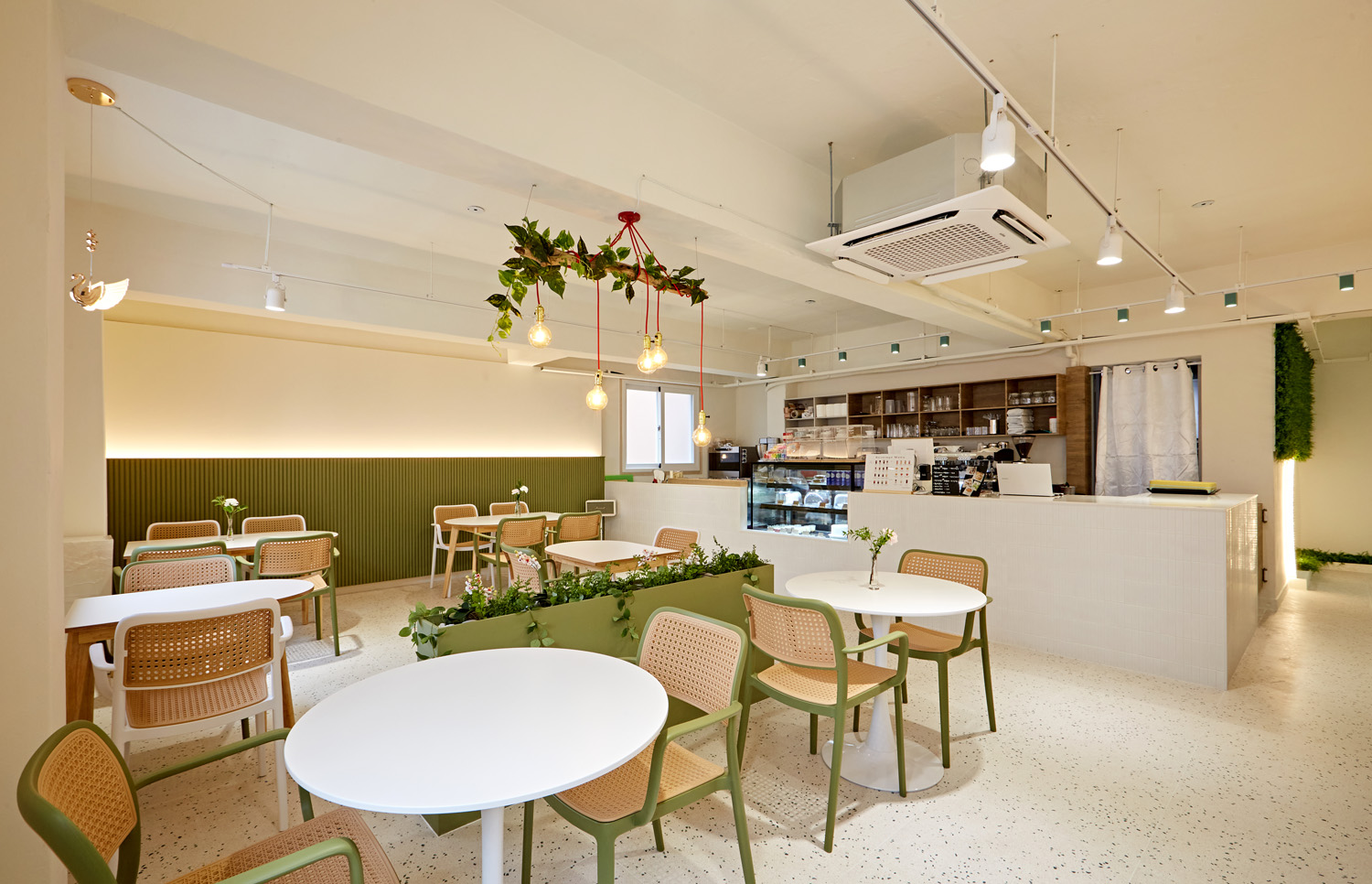 白色与木色 | 20 平米小空间的极简设计魅力-5