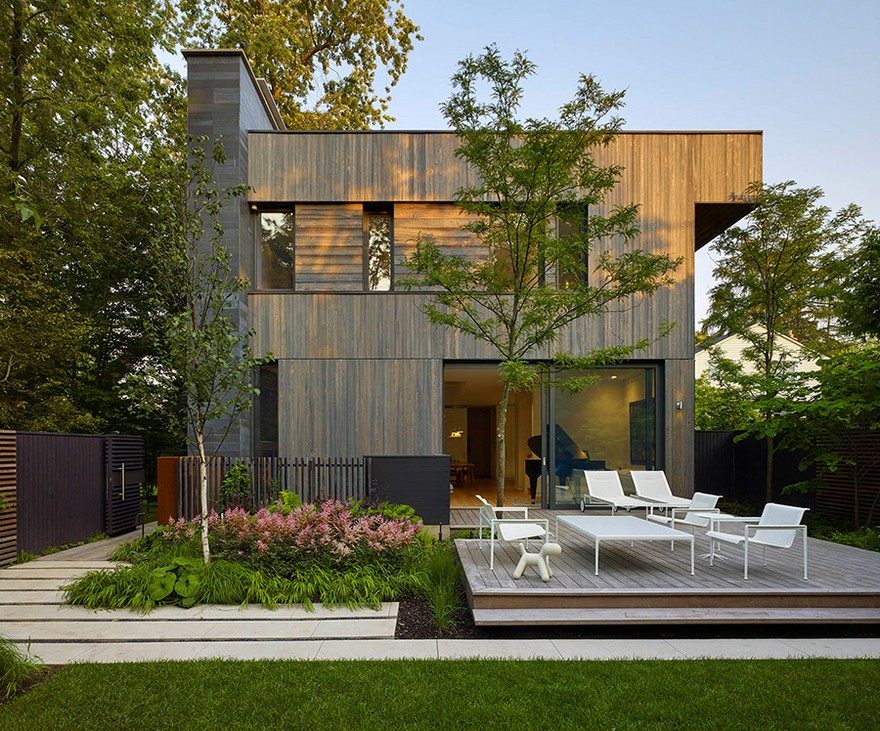 Charred Wood–Clad House in the Toronto Suburbs by Superkül-1