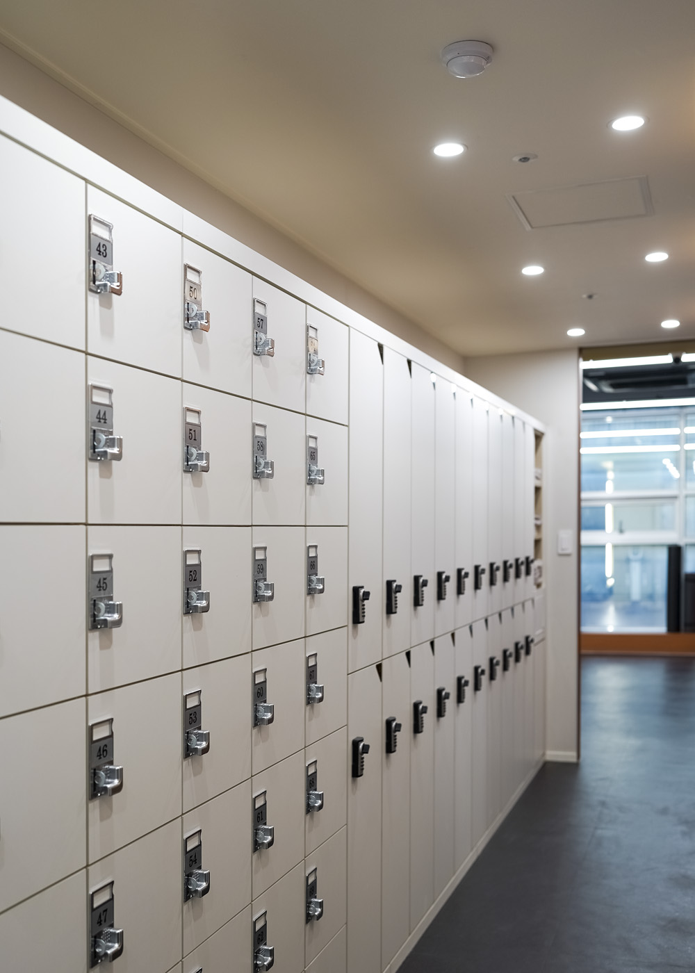 黑色与橙色的碰撞 | 49 平米迷你公寓的惊艳设计-21