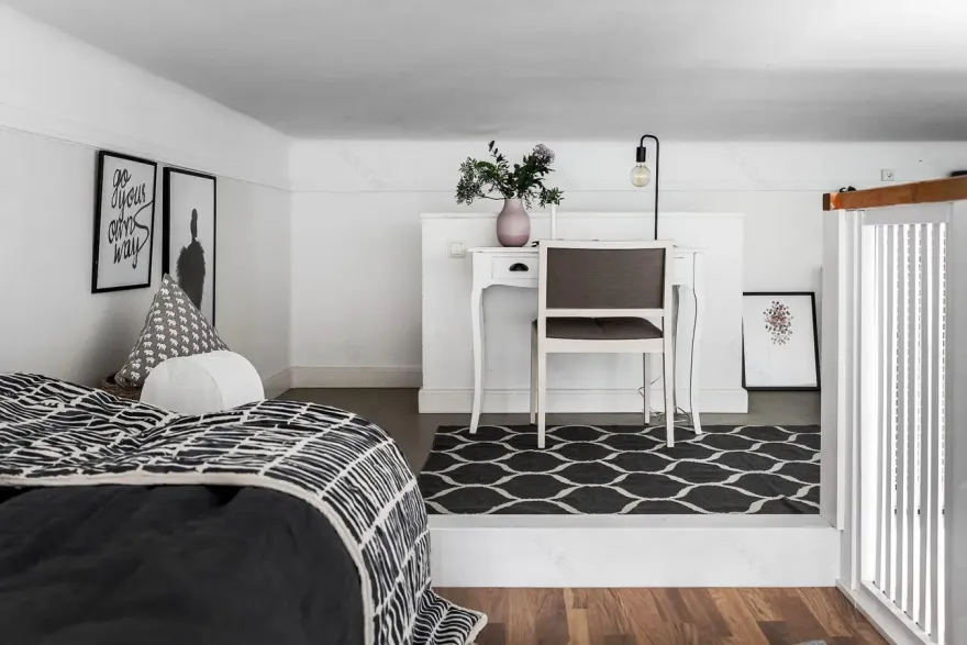 小户型巧用阁楼空间 打造明亮卧室-19