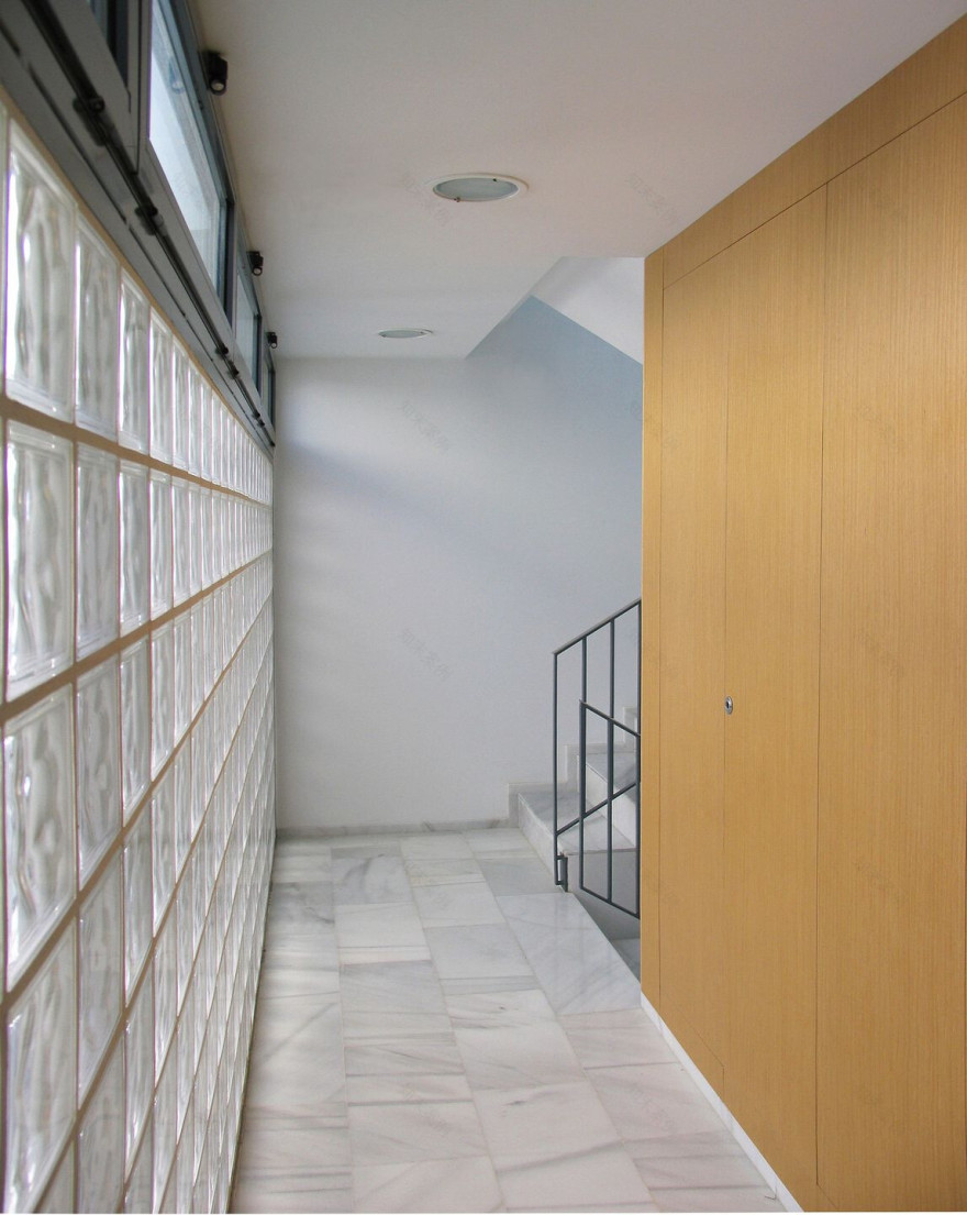 土砖与铝窗的现代融合——西班牙 Turís 镇 9 号公寓-20