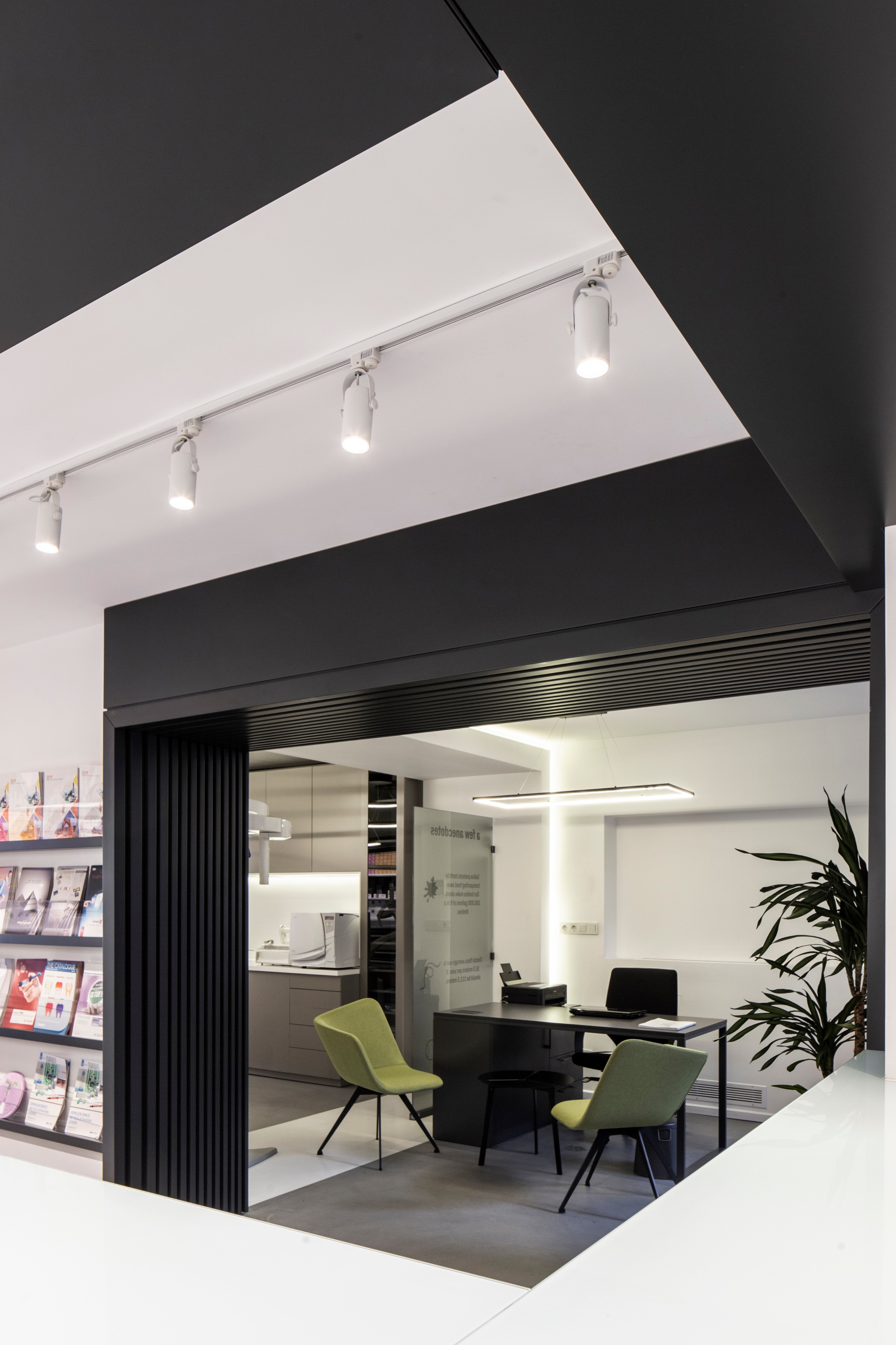 恰帕牙科展厅和商店-45