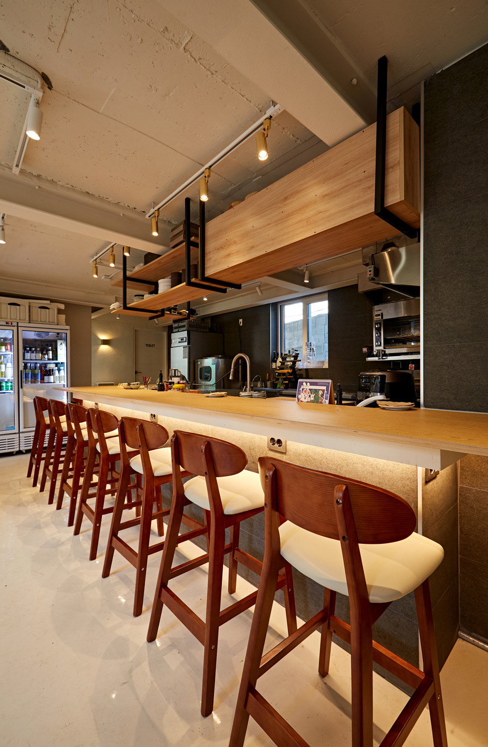 15 坪现代简约办公空间，打造极简商务风-11