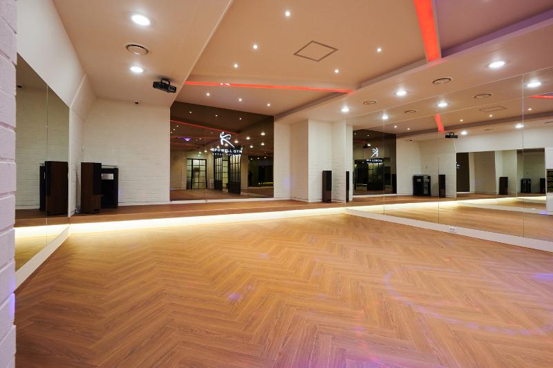 简约 295 平健身中心，black&wood 风格赏析-11