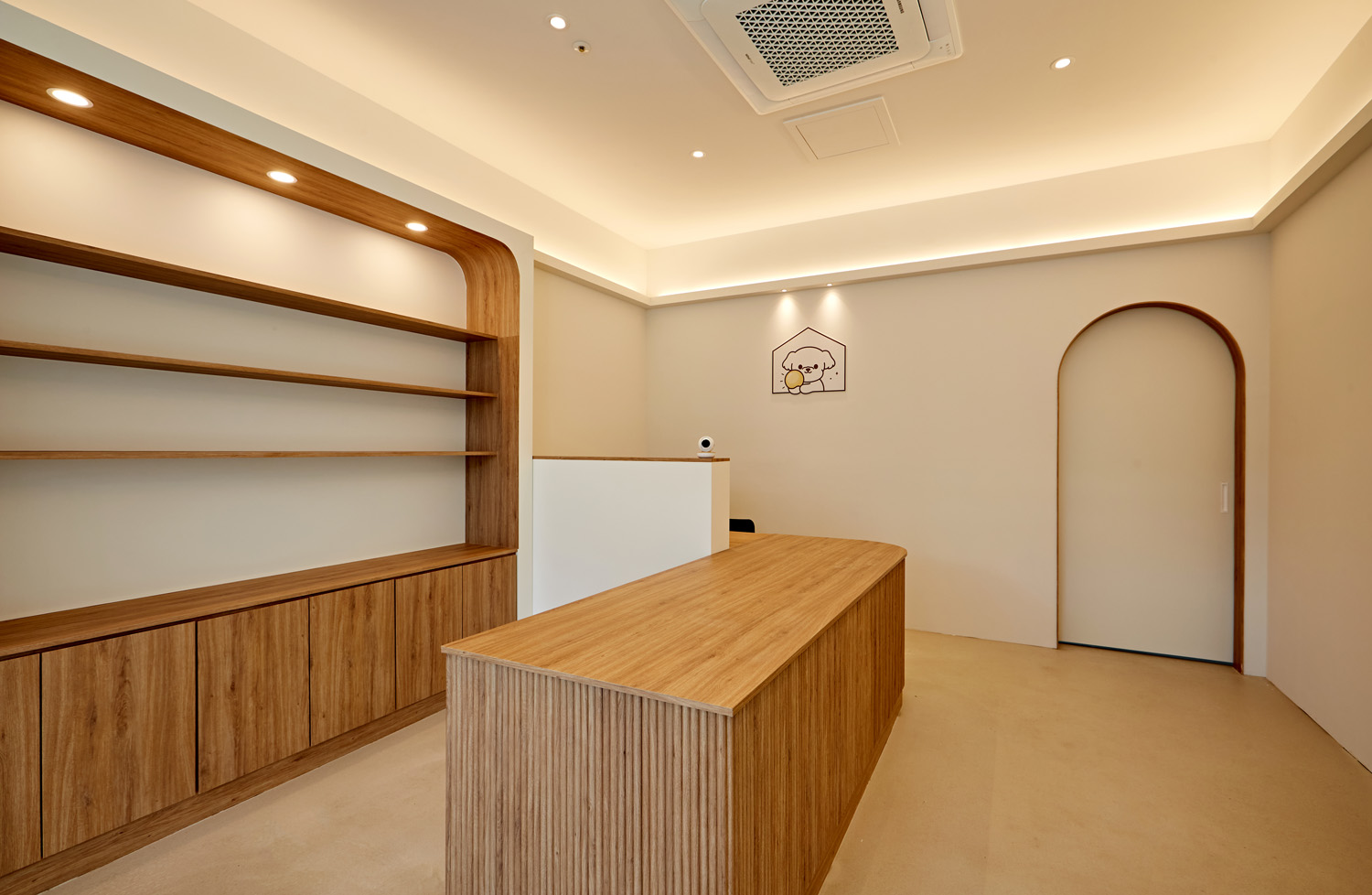 白色与木材的完美融合 | 12 平米小空间的精致内饰-10