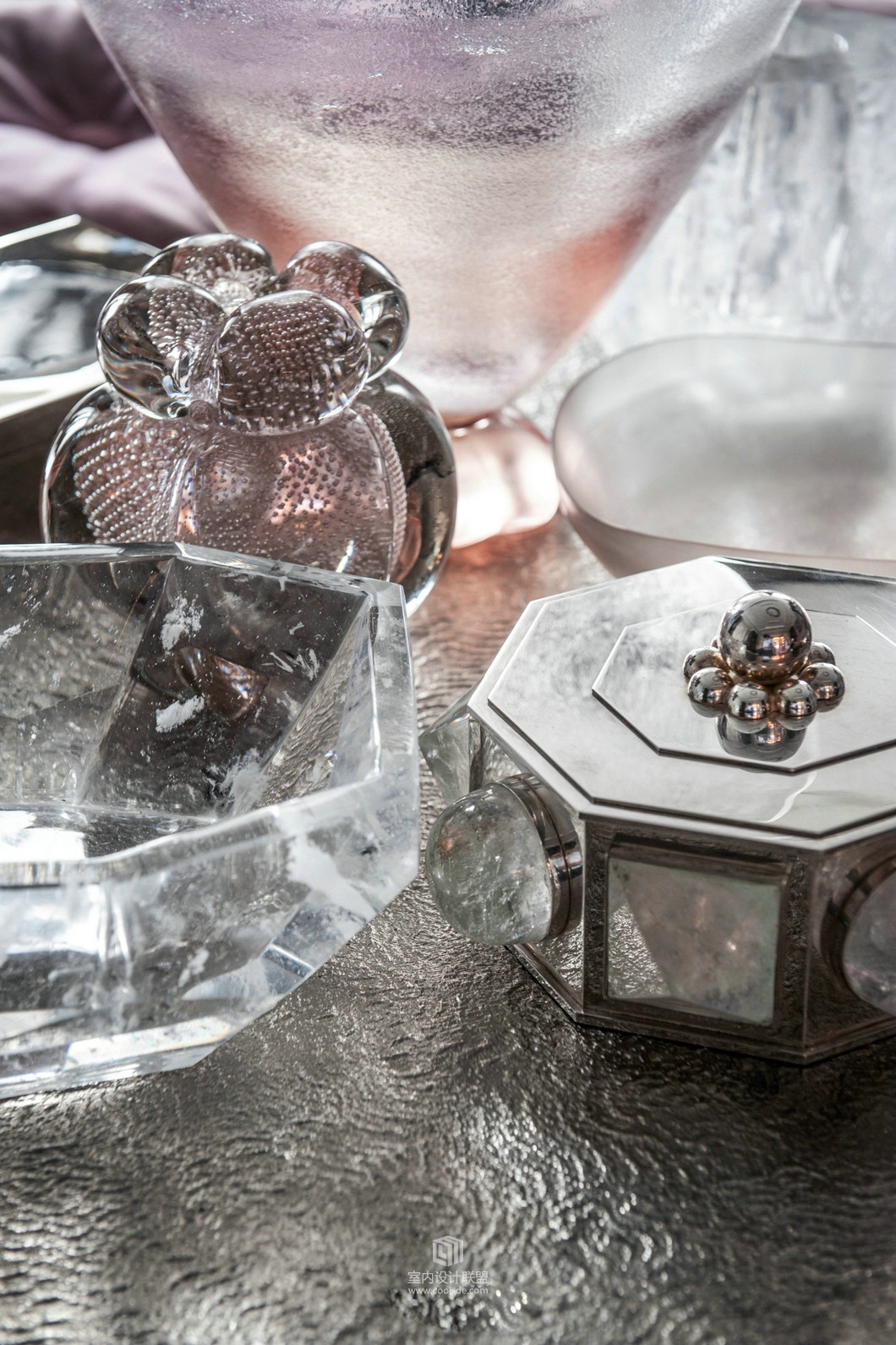 Kate Hume——城市公寓-5