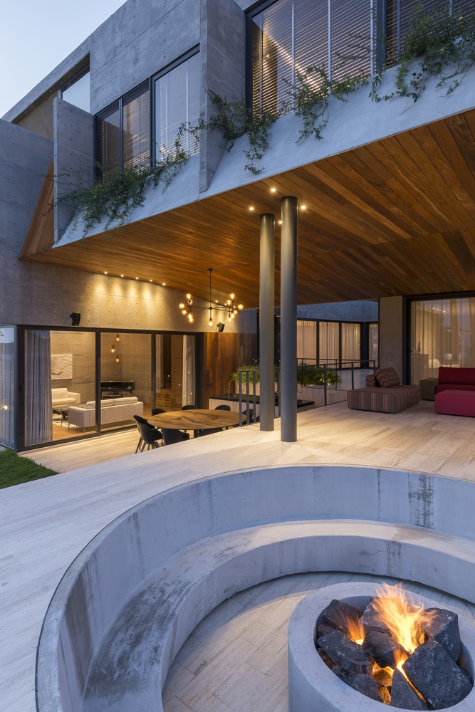 封闭社区内的内向型家居巨石——DeLunna House-30