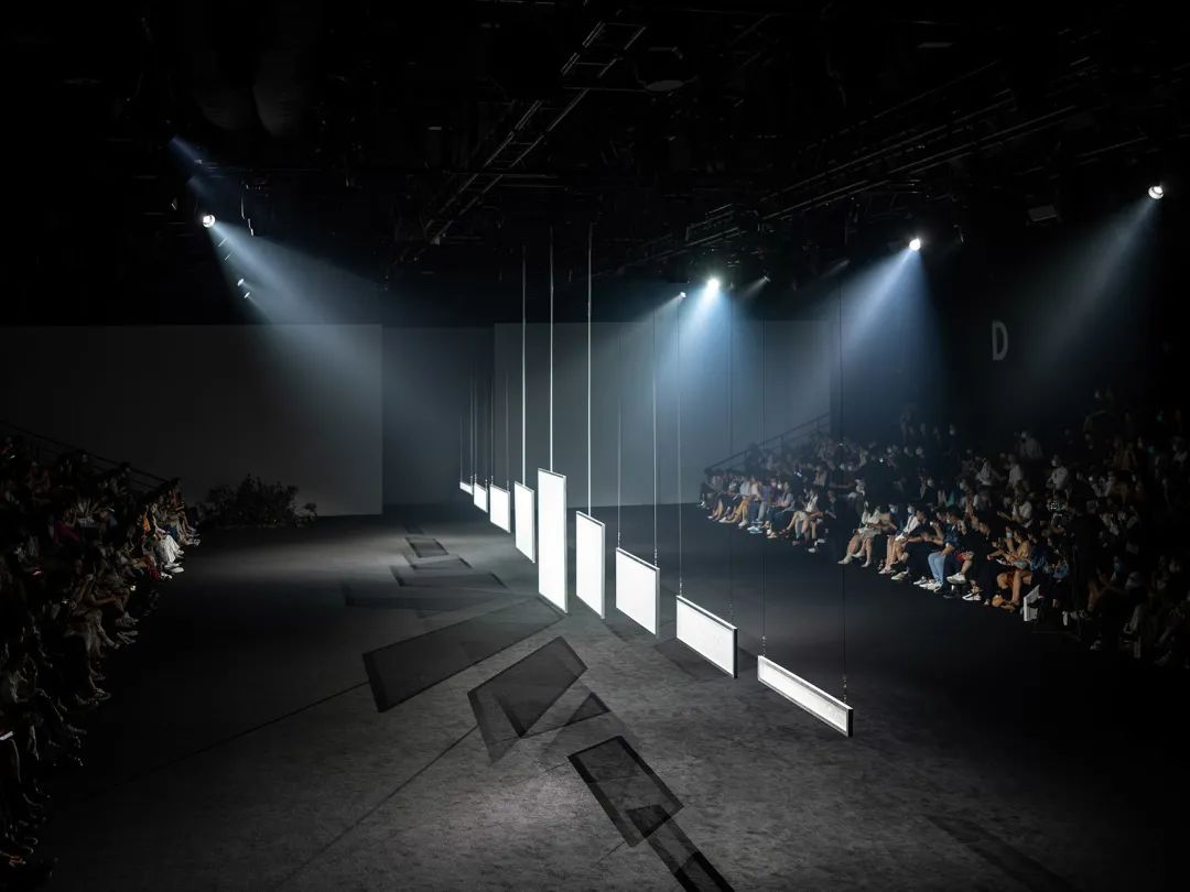 诗意的切割空间·上海时装周秀场设计丨中国上海丨好似飞行-17